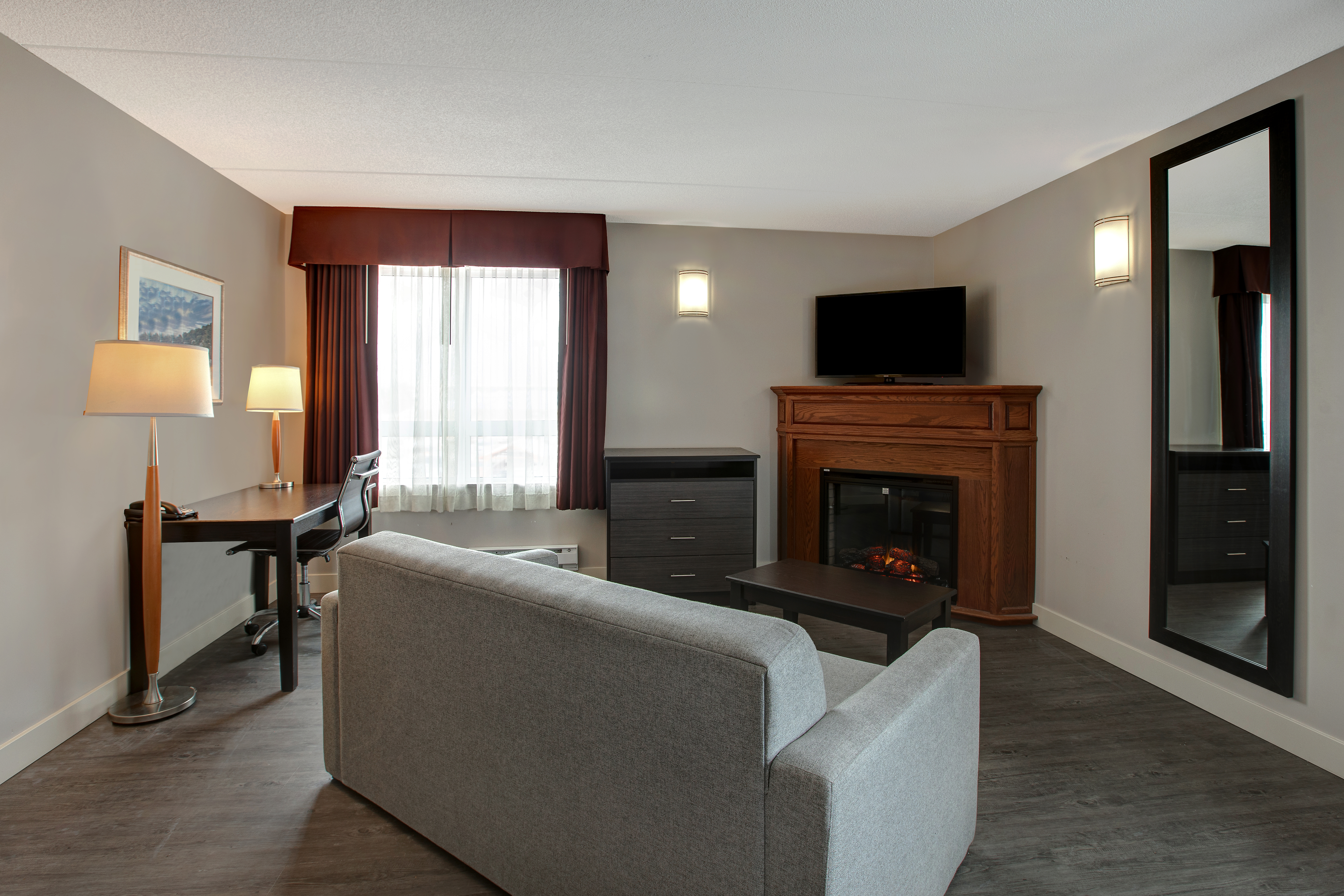 Days Inn & Suites by Wyndham Collingwood suite in Collingwood, Ontario