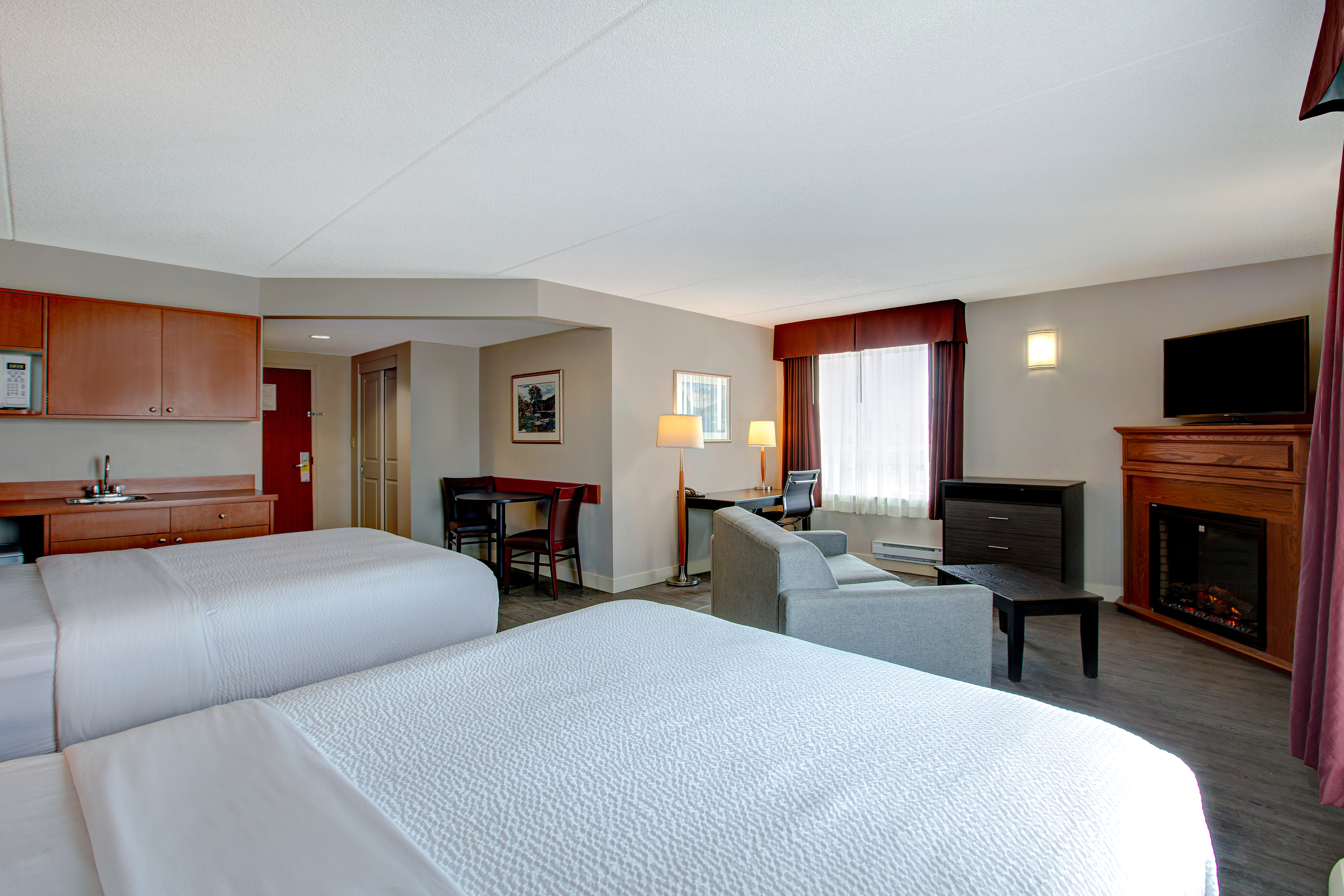 Days Inn & Suites by Wyndham Collingwood suite in Collingwood, Ontario