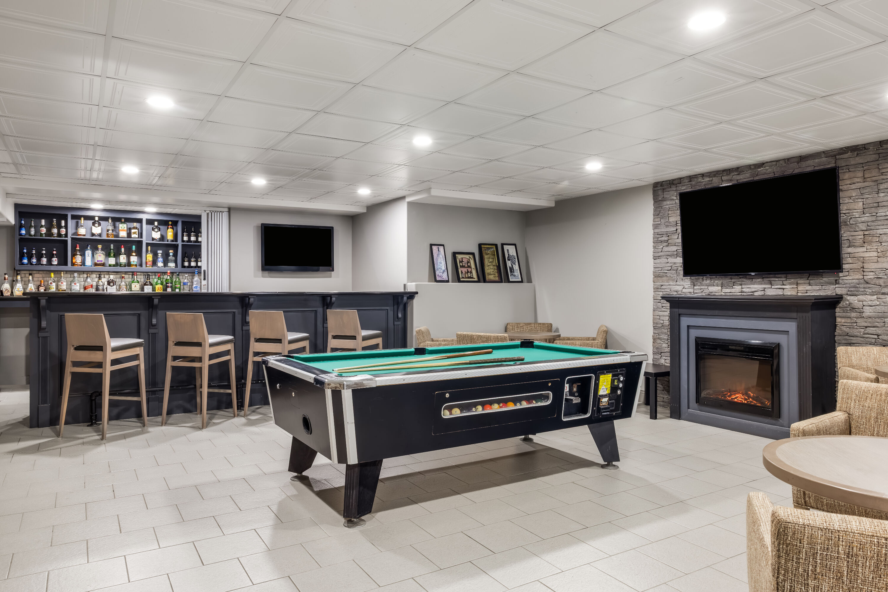 Bar at Days Inn by Wyndham Leamington in Leamington, Ontario