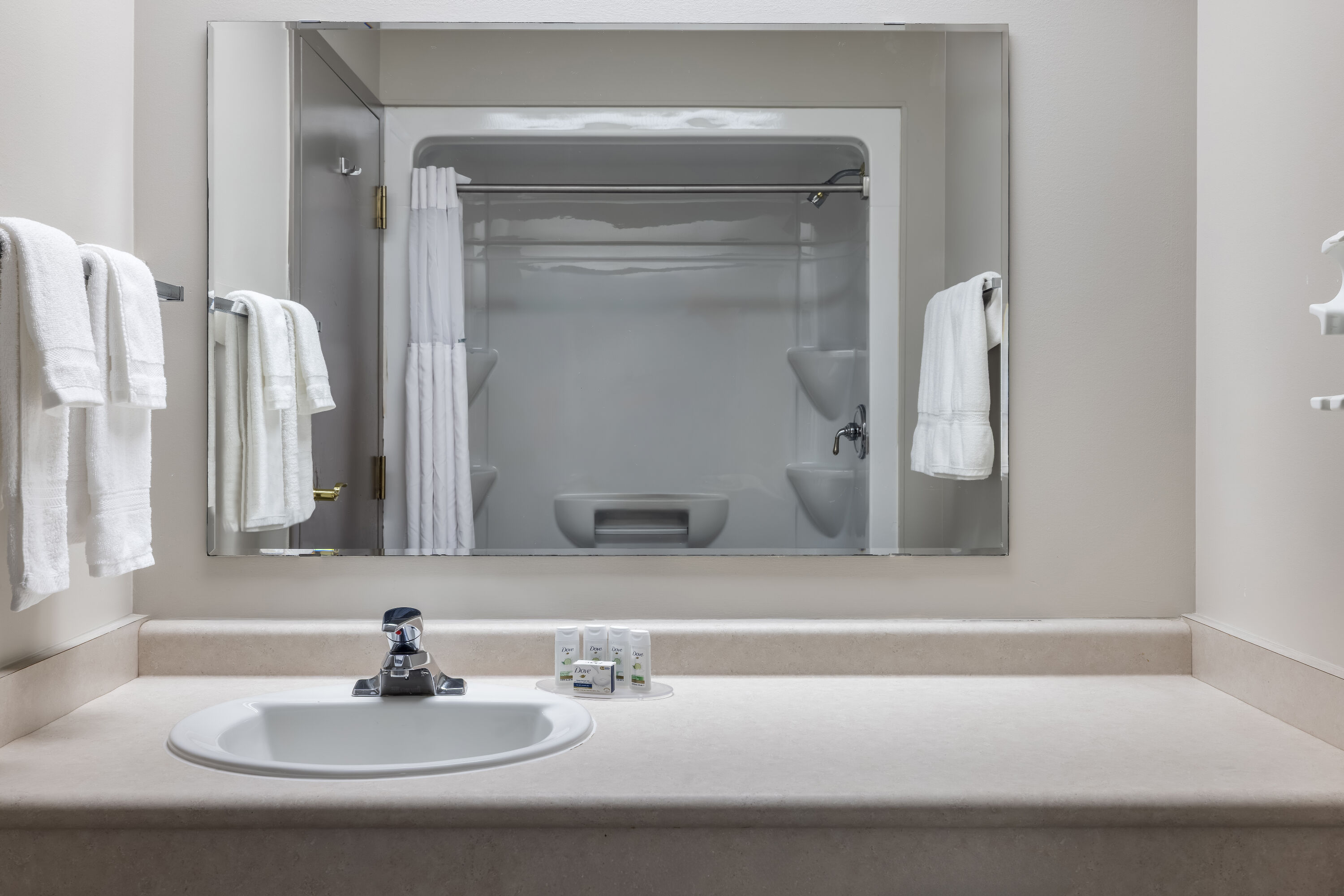 Guest room bath at the Days Inn by Wyndham Leamington in Leamington, Ontario
