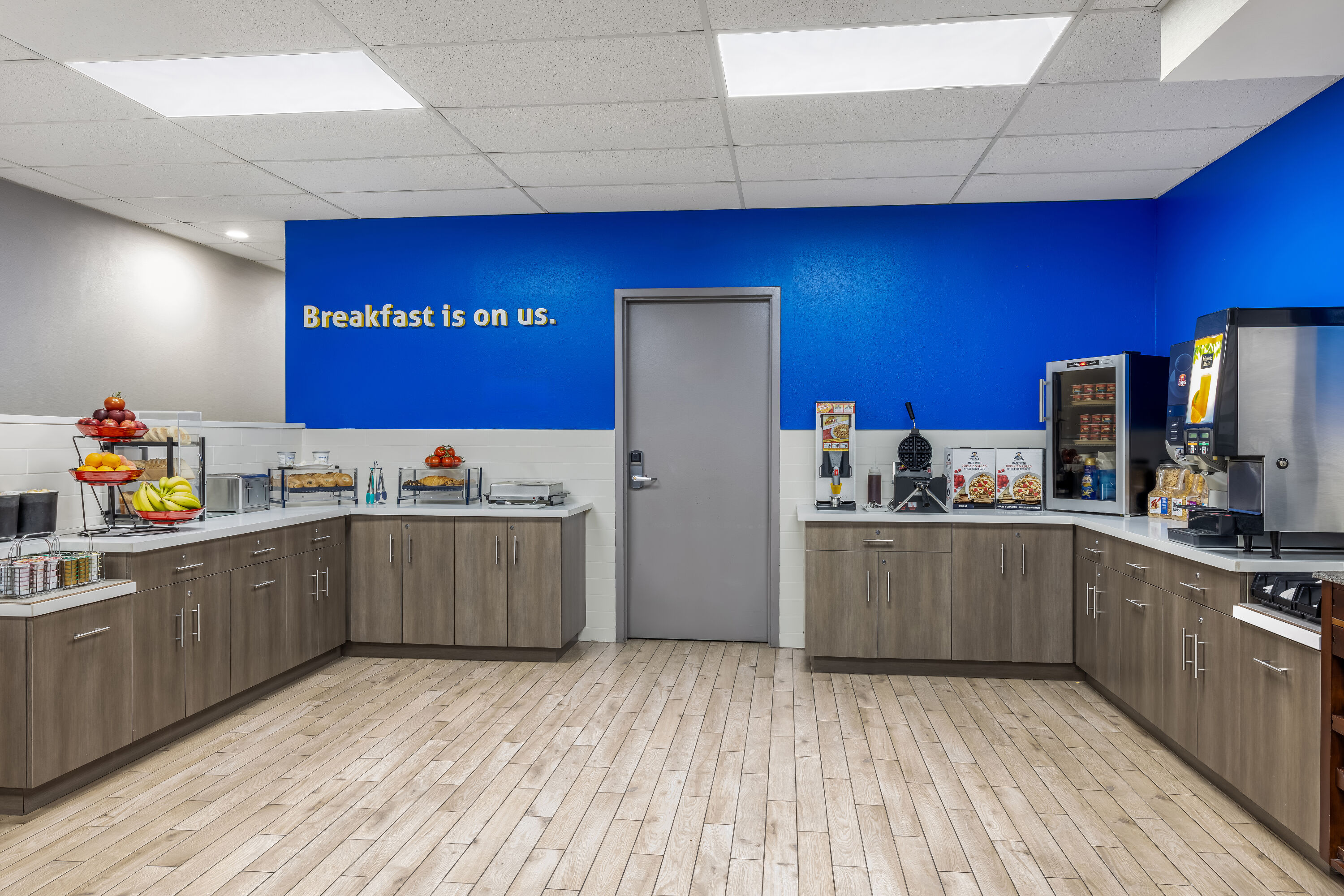 Days Inn by Wyndham Leamington restaurant breakfast area close up in Leamington, Ontario