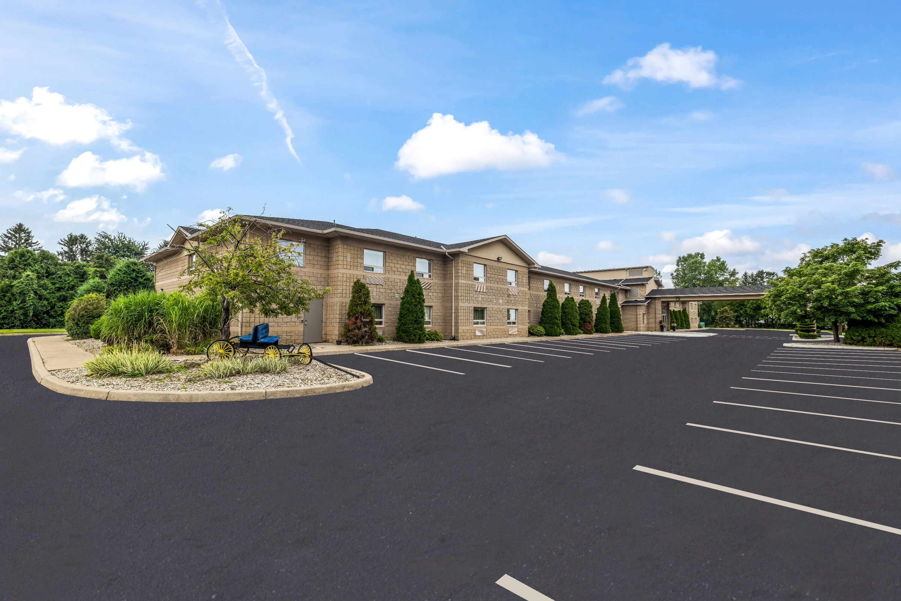 Exterior Day Image of Days Inn by Wyndham Leamington hotel in Leamington, Ontario