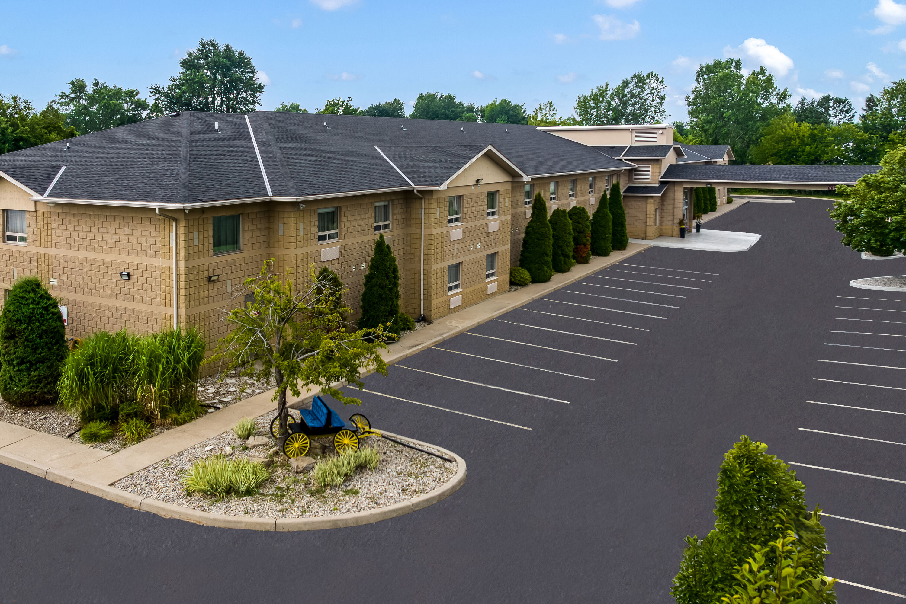 Exterior Day Image of Days Inn by Wyndham Leamington hotel in Leamington, Ontario