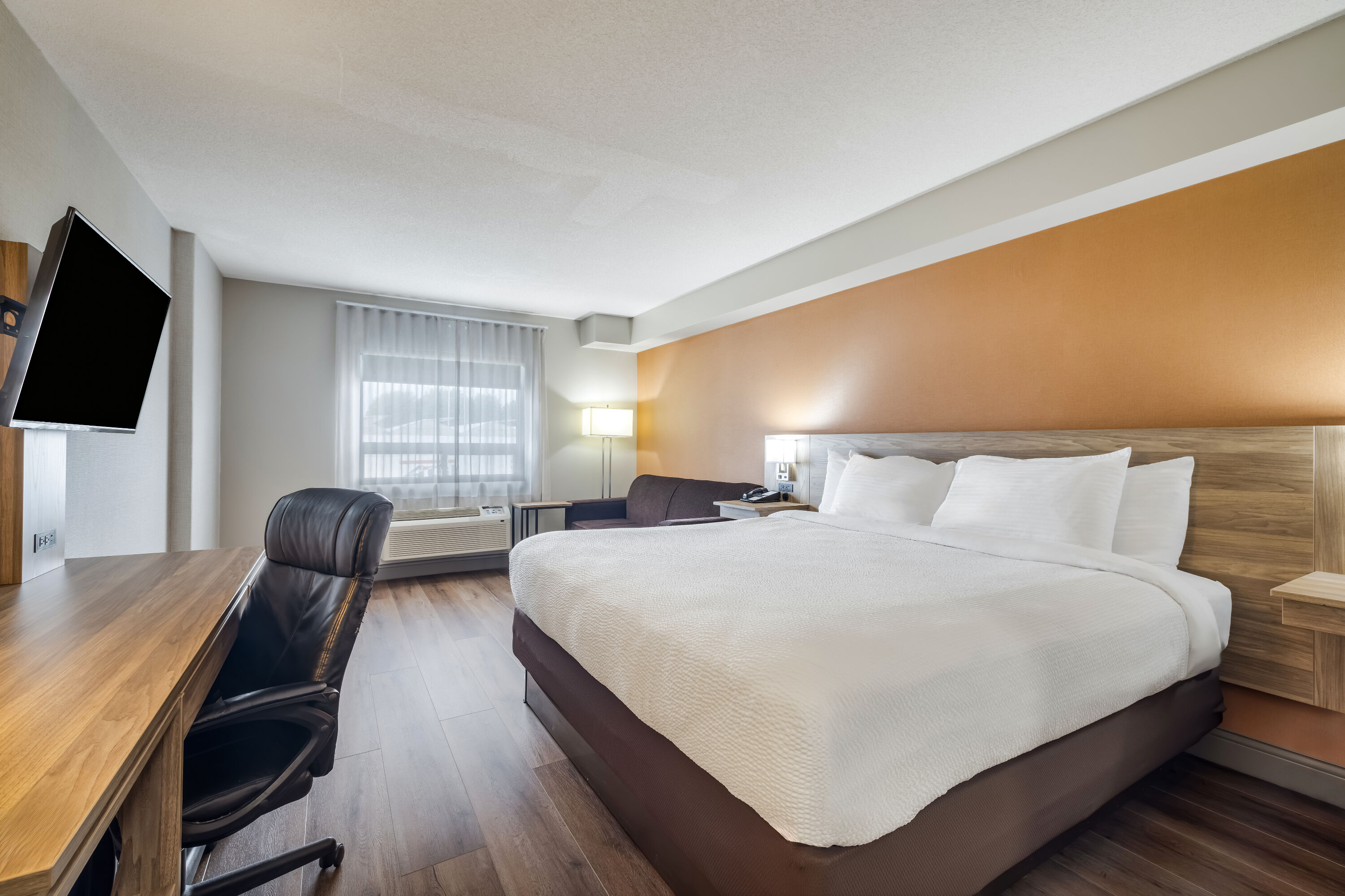 King bed guest room at the Days Inn by Wyndham Leamington in Leamington, Ontario