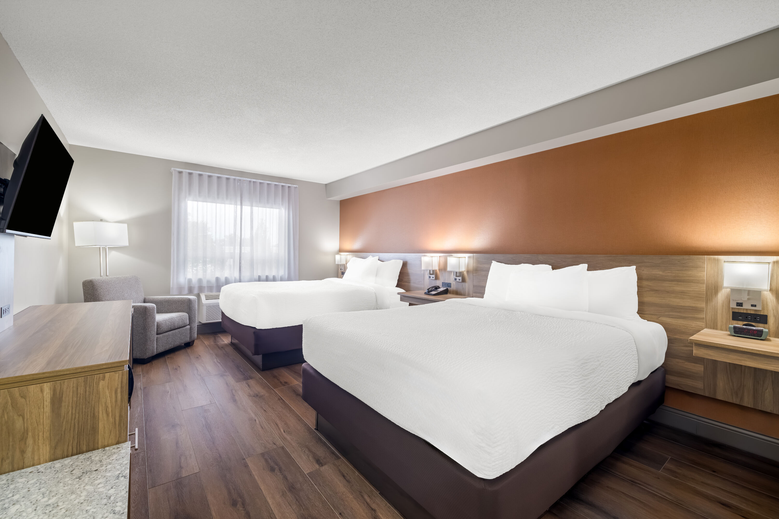 Queen bed guest room at the Days Inn by Wyndham Leamington in Leamington, Ontario