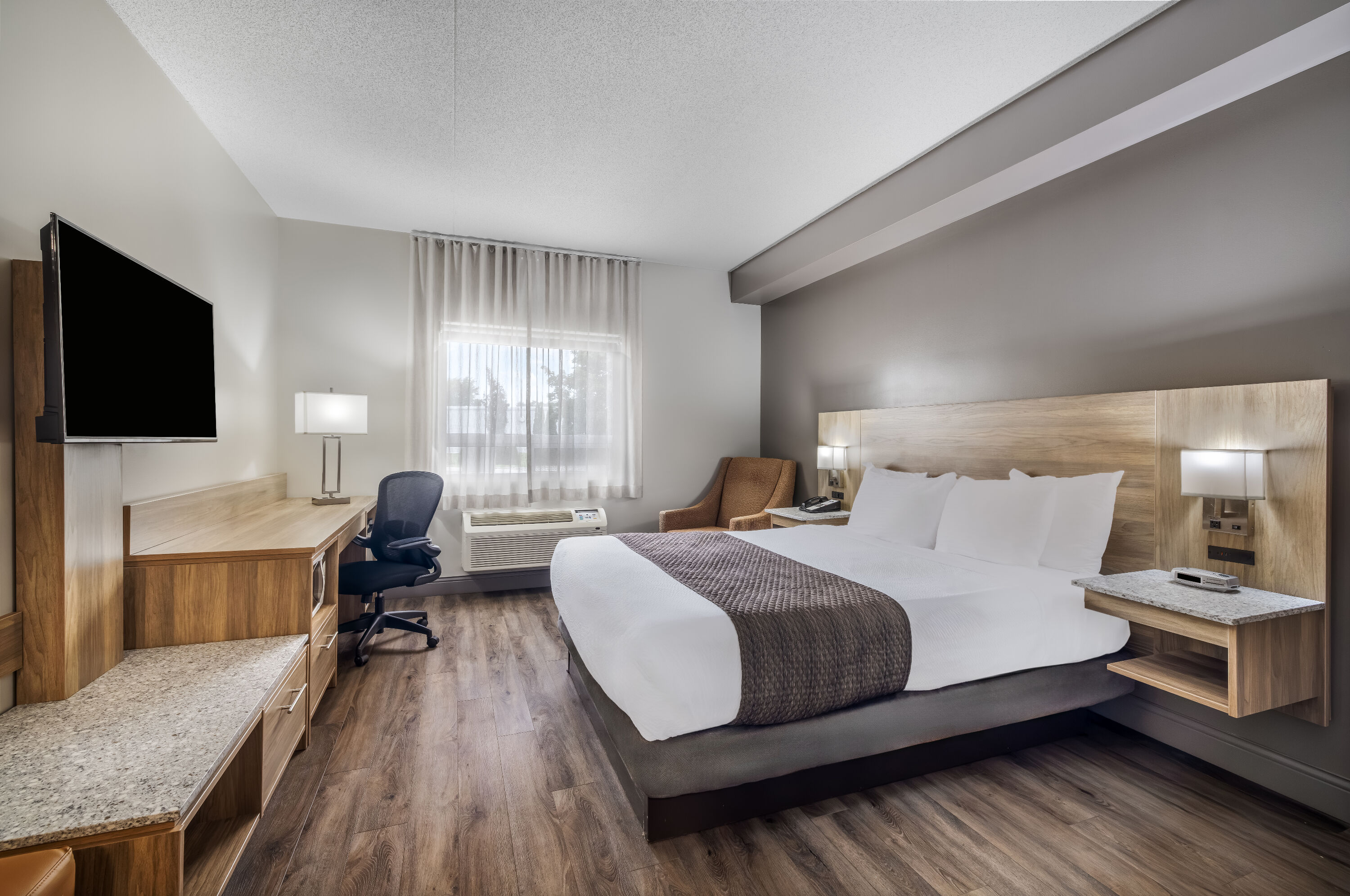 Queen bed guest room at the Days Inn by Wyndham Leamington in Leamington, Ontario