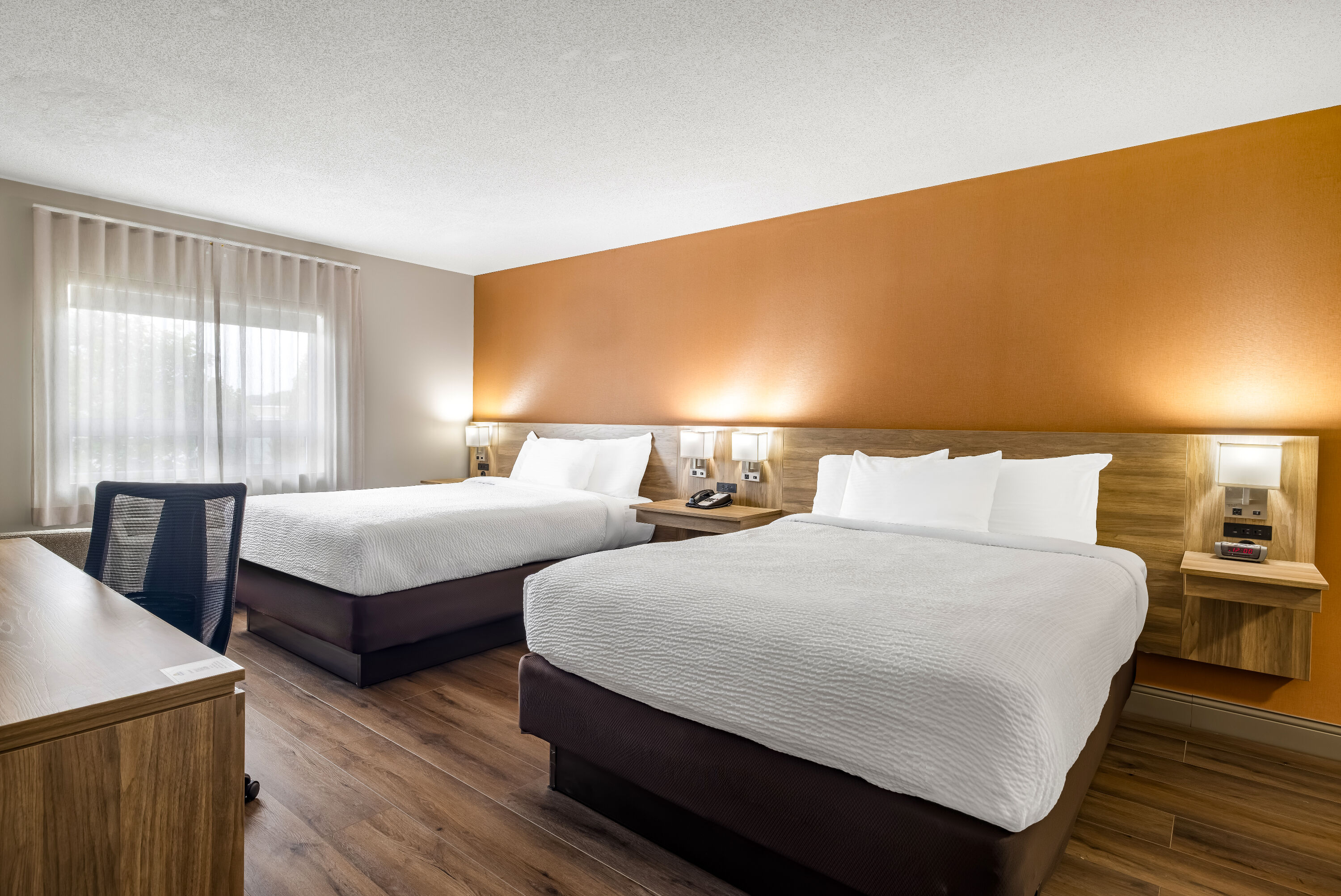 Days Inn by Wyndham Leamington suite in Leamington, Ontario