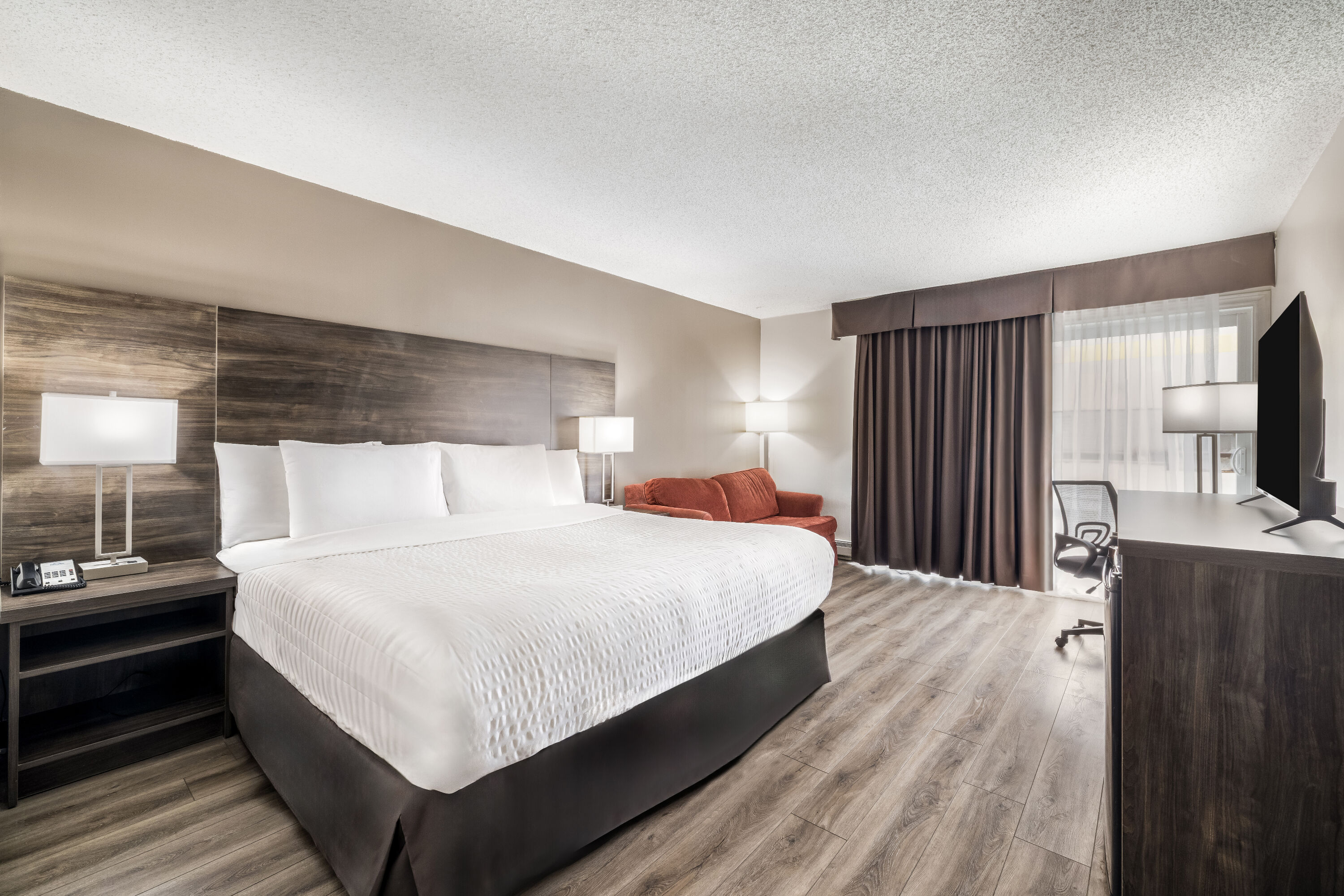 King bed guest room at the Days Inn by Wyndham London in London, Ontario
