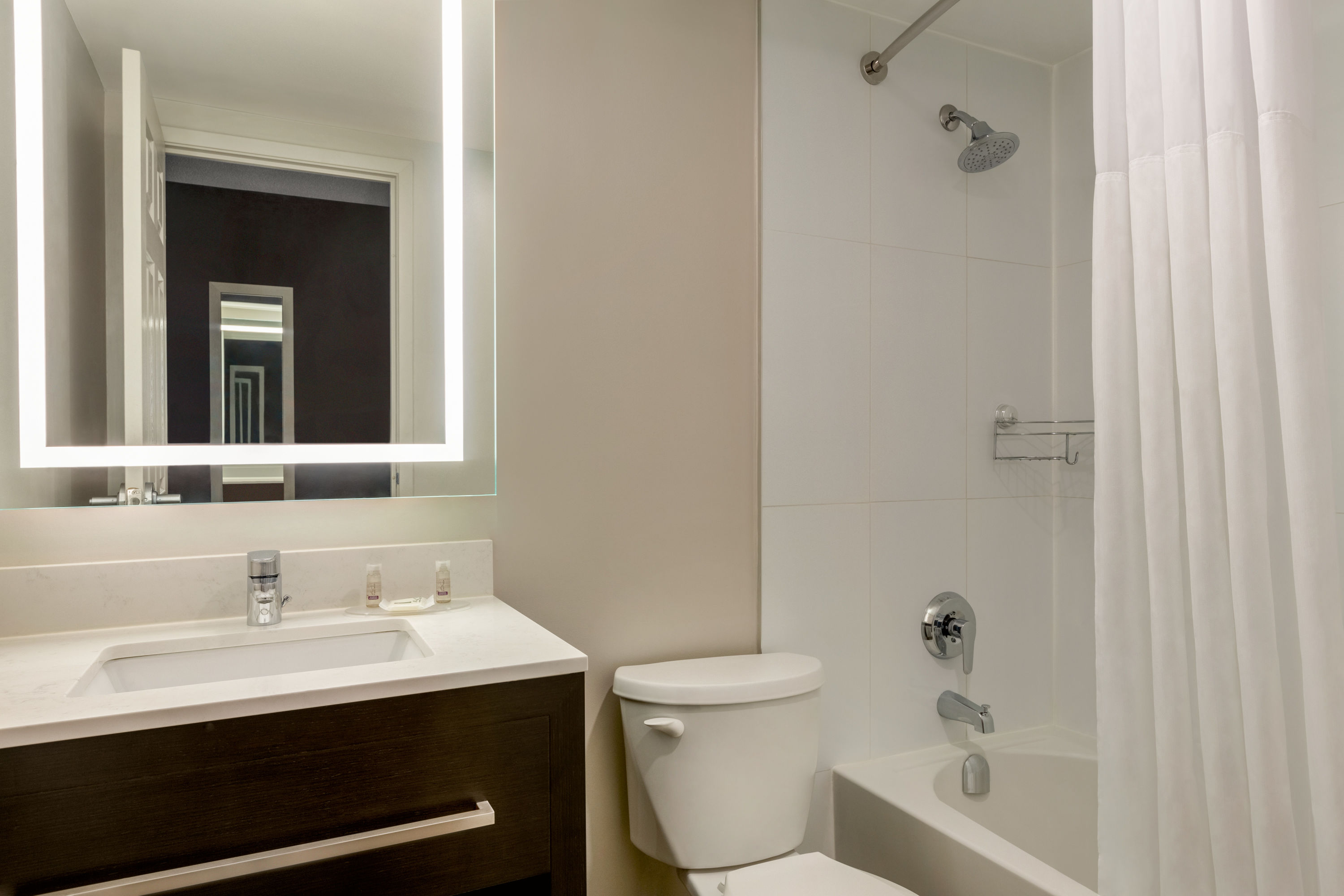 Guest room bath at the Days Inn by Wyndham Toronto West Mississauga in Mississauga, Ontario