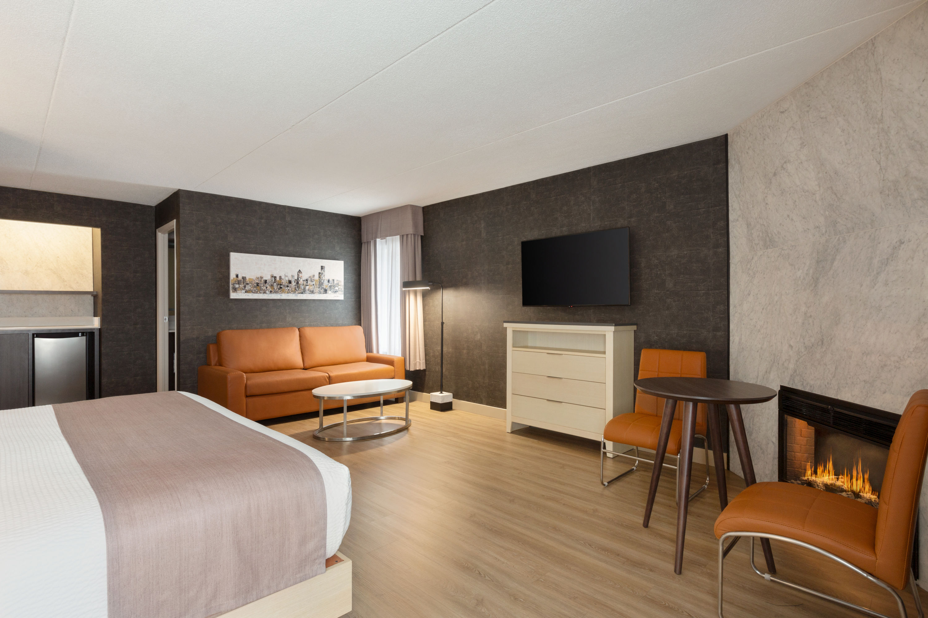 Guest room at the Days Inn by Wyndham Toronto West Mississauga in Mississauga, Ontario