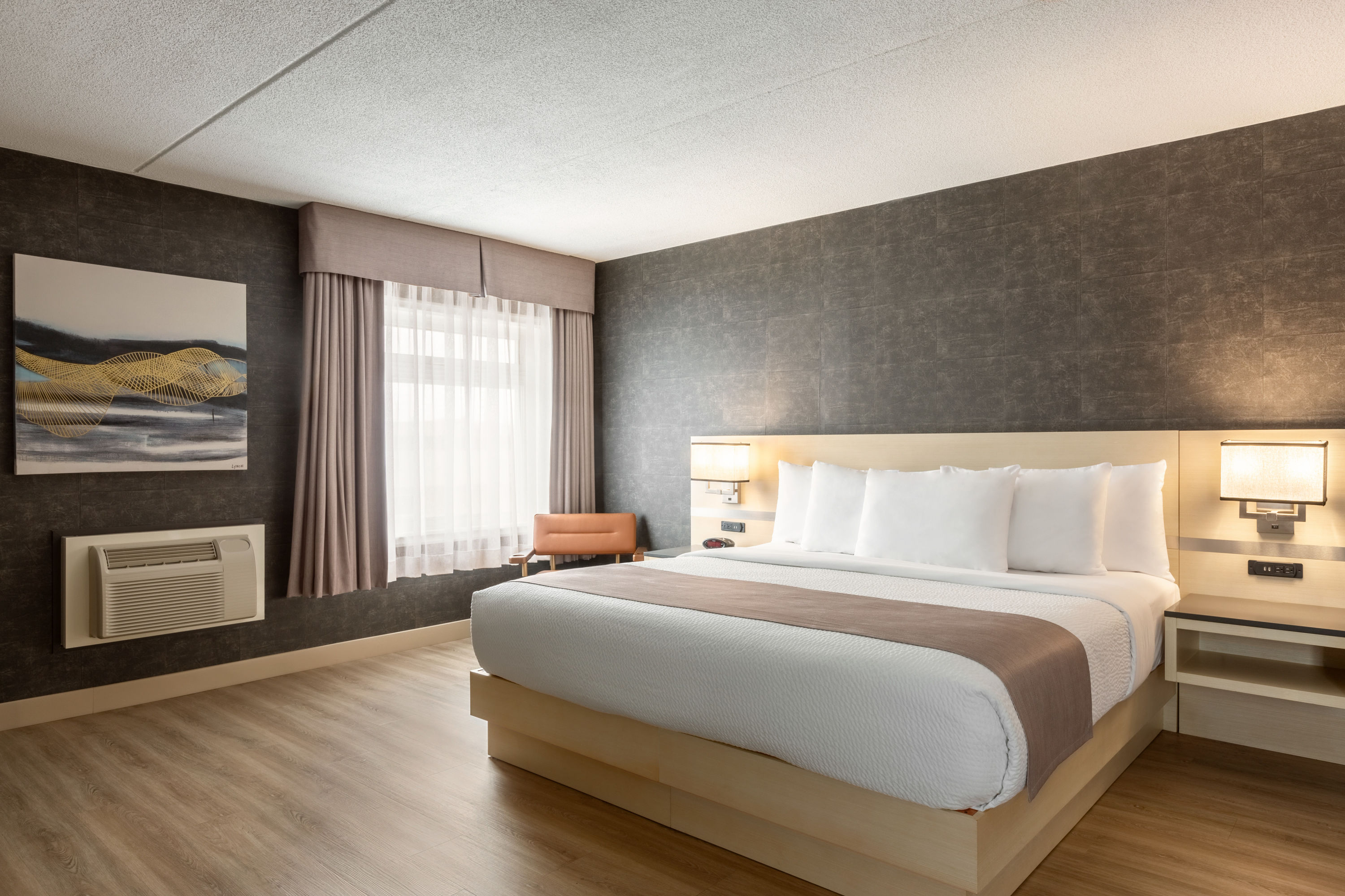 Guest room at the Days Inn by Wyndham Toronto West Mississauga in Mississauga, Ontario