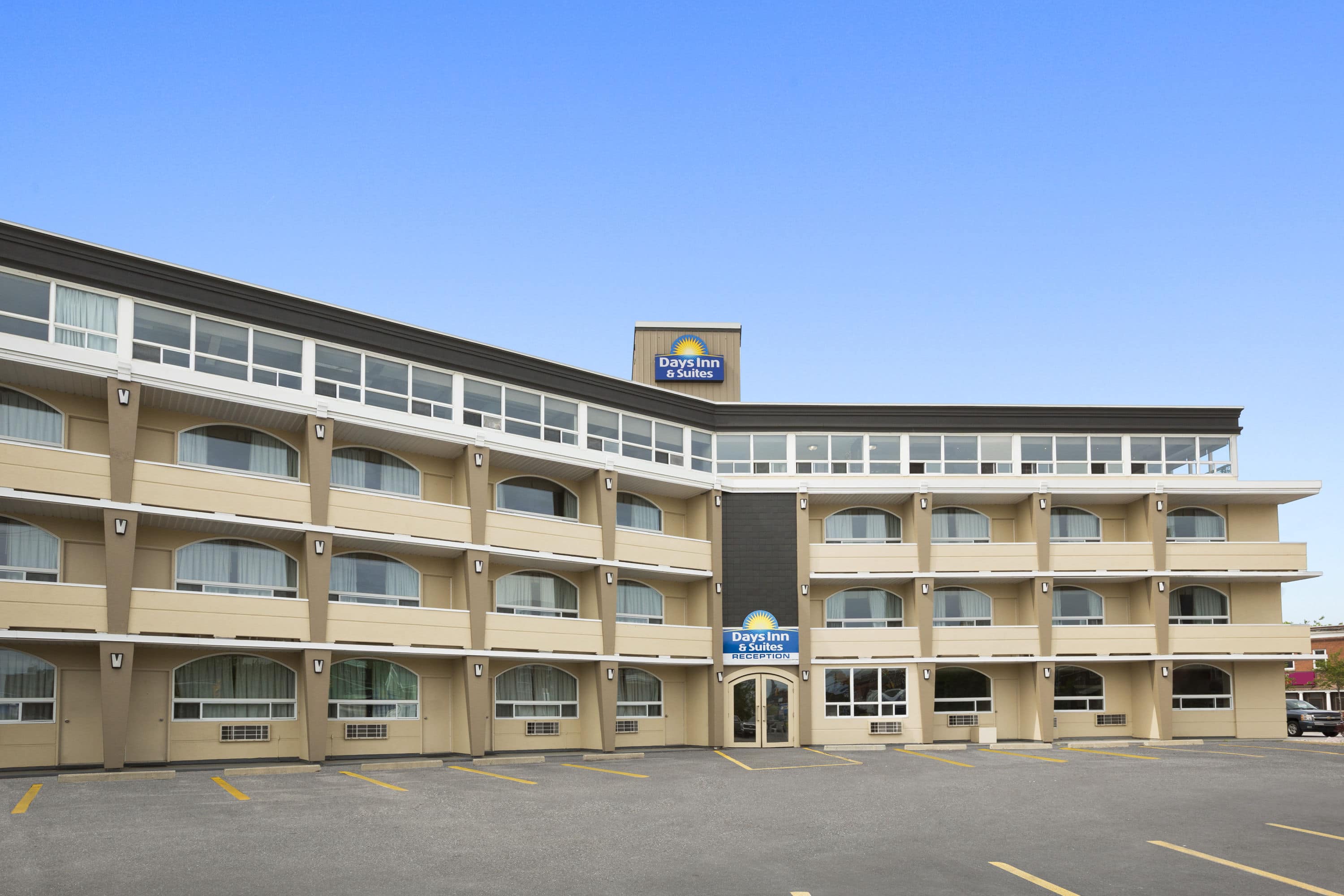 Days Inn & Suites by Wyndham North Bay Downtown North Bay, ON Hotels