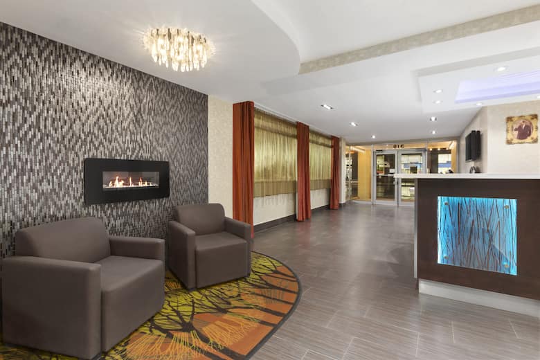 Days Inn - Ottawa hotel lobby in Ottawa, Ontario