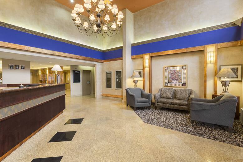 Days Inn By Wyndham Ottawa West Hotels On K2h 8g3 Days Inn By Wyndham Ottawa West Hotel Lobby In Ontario