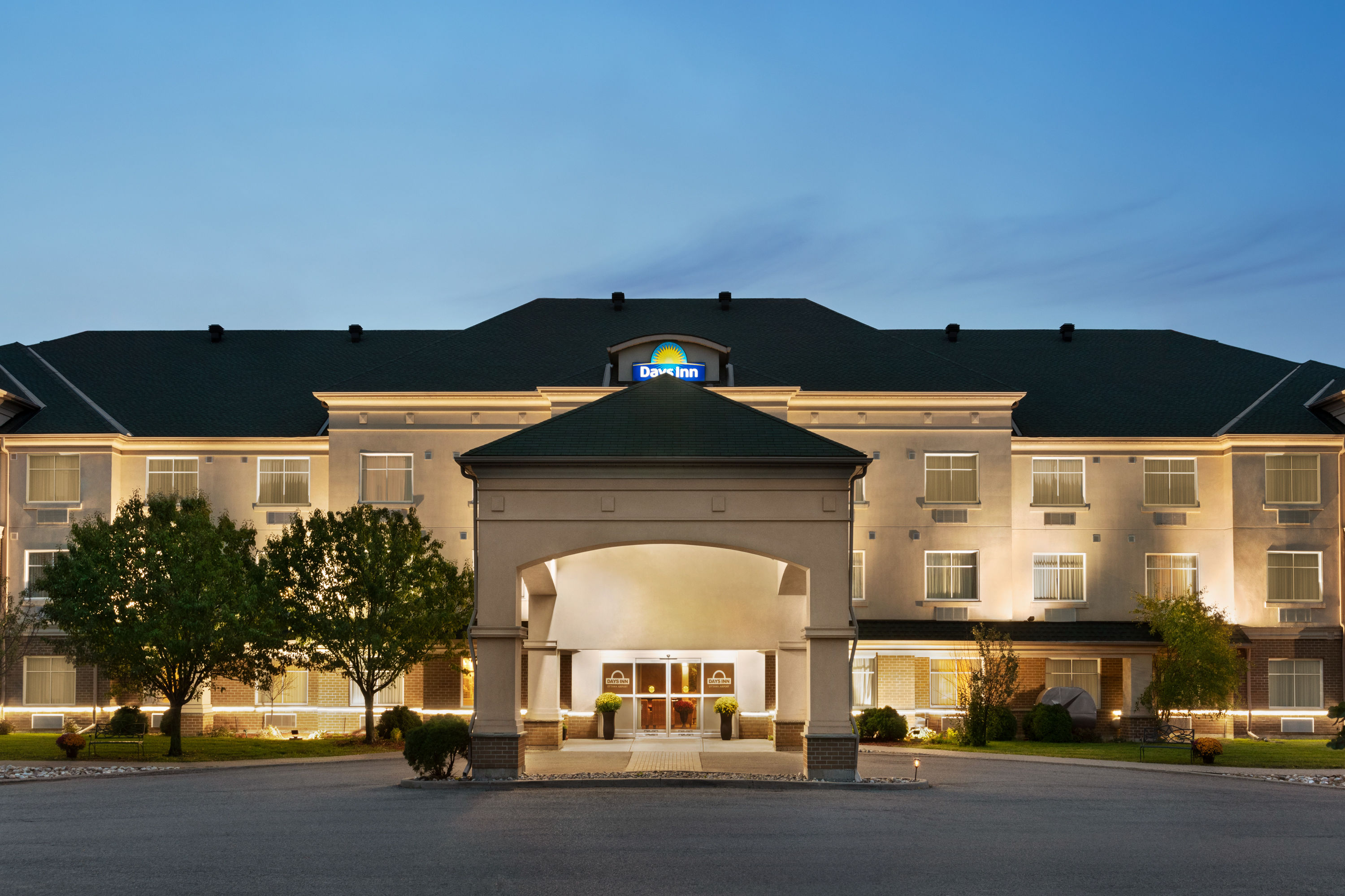 Days Inn by Wyndham Ottawa Airport Ottawa, ON Hotels