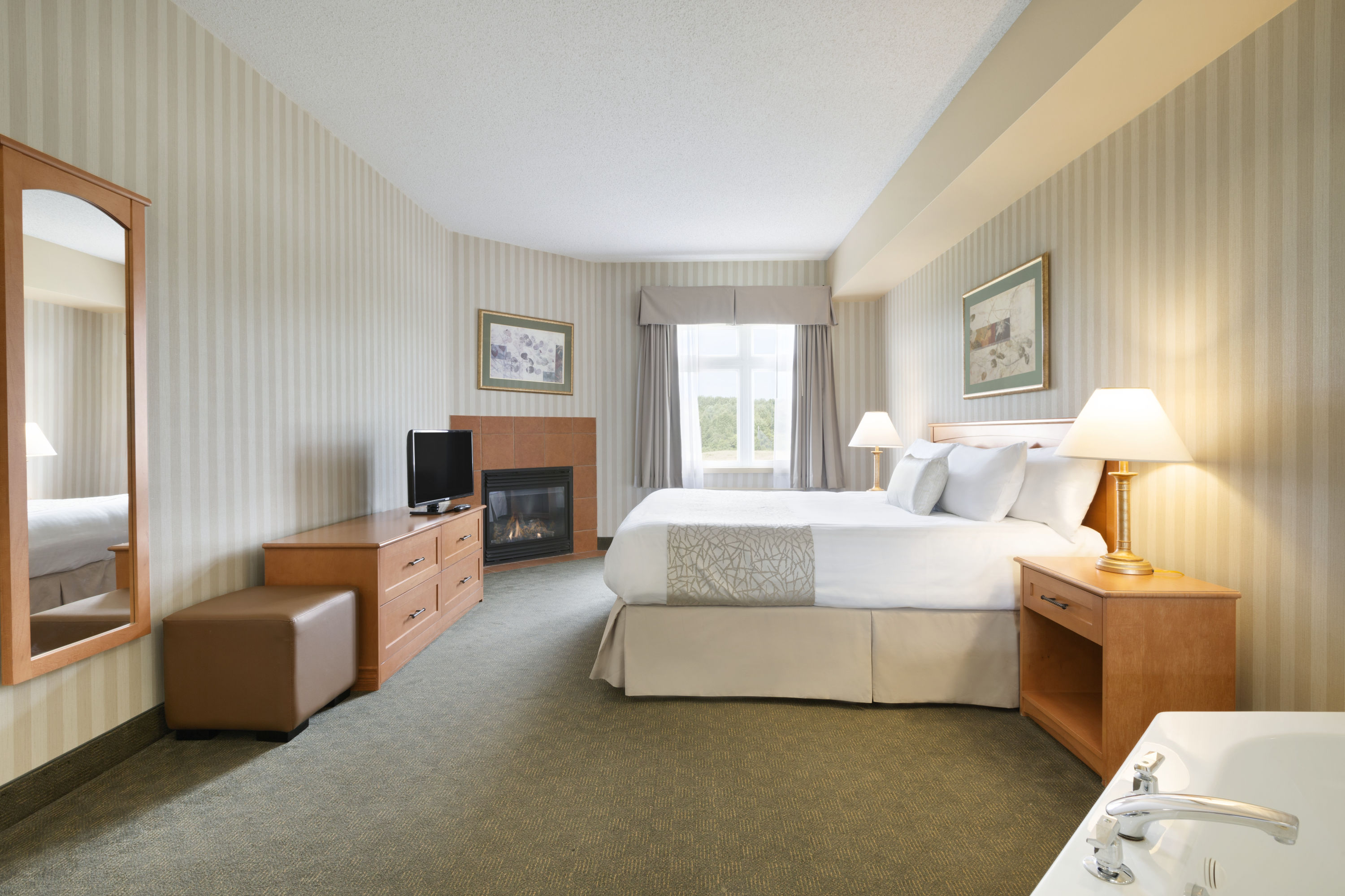 Days Inn by Wyndham Orillia suite in Ramara, Ontario