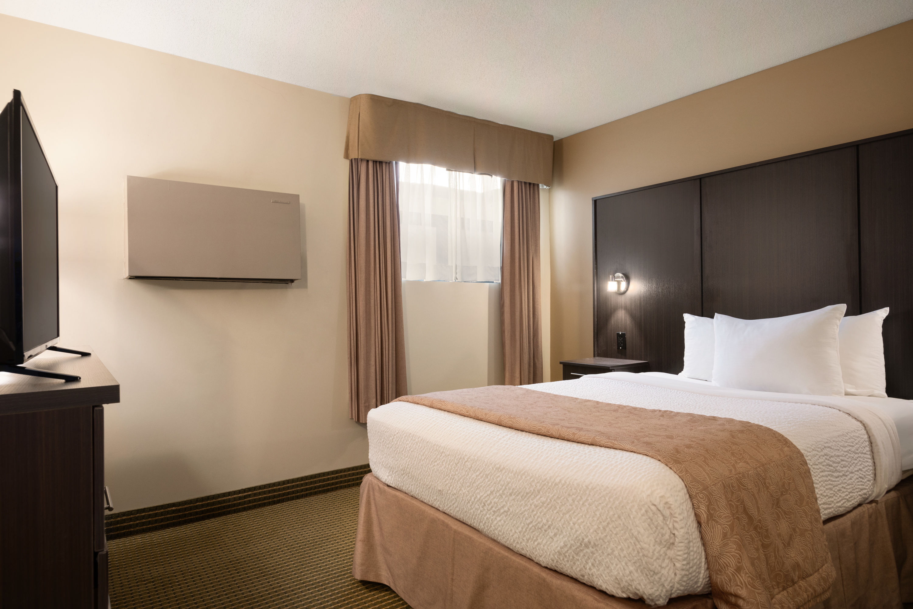 Days Inn by Wyndham Renfrew Conference Centre Renfrew, ON Hotels