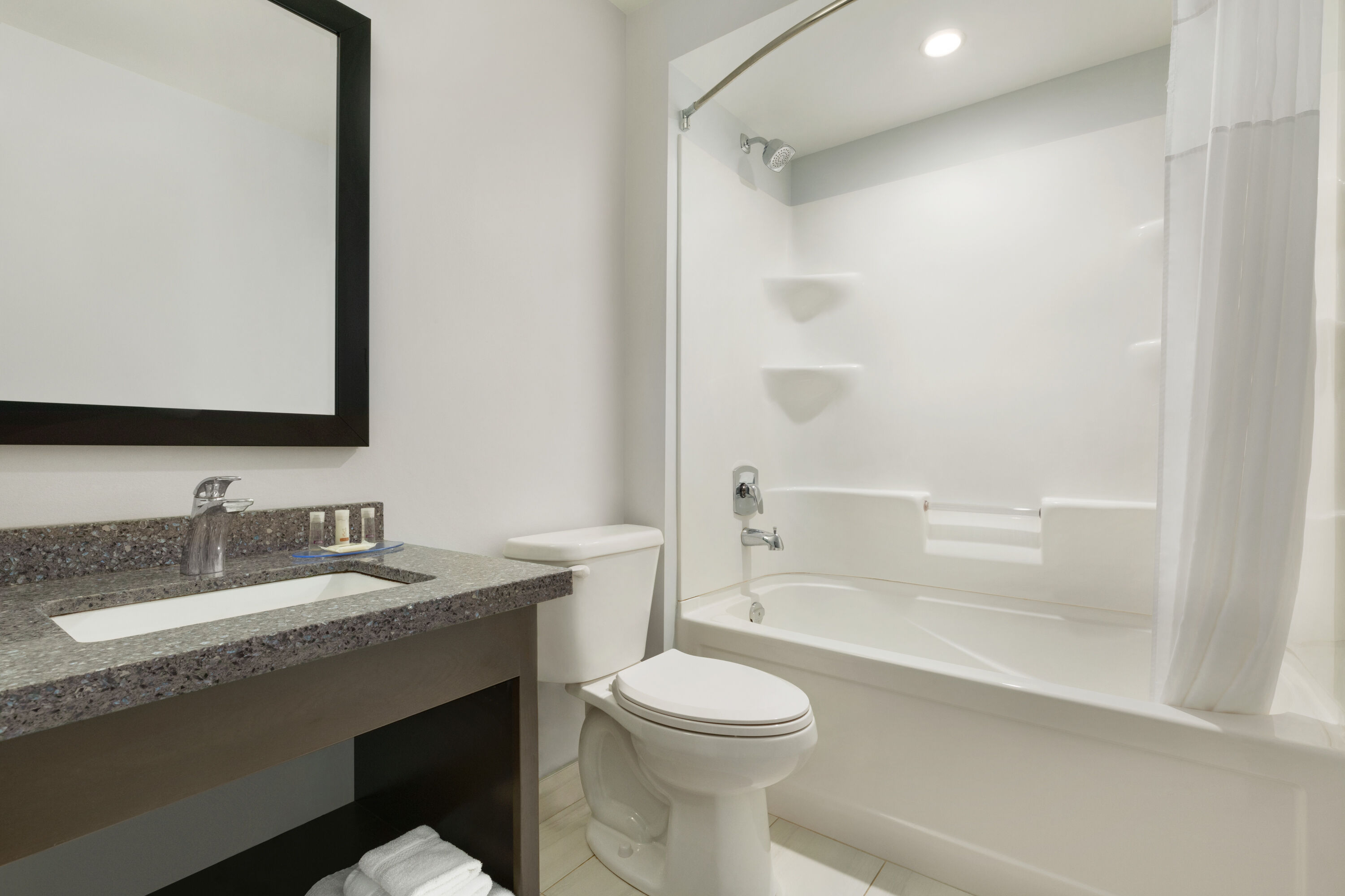 Guest room bath at the Days Inn by Wyndham Sarnia Harbourfront in Sarnia, Ontario