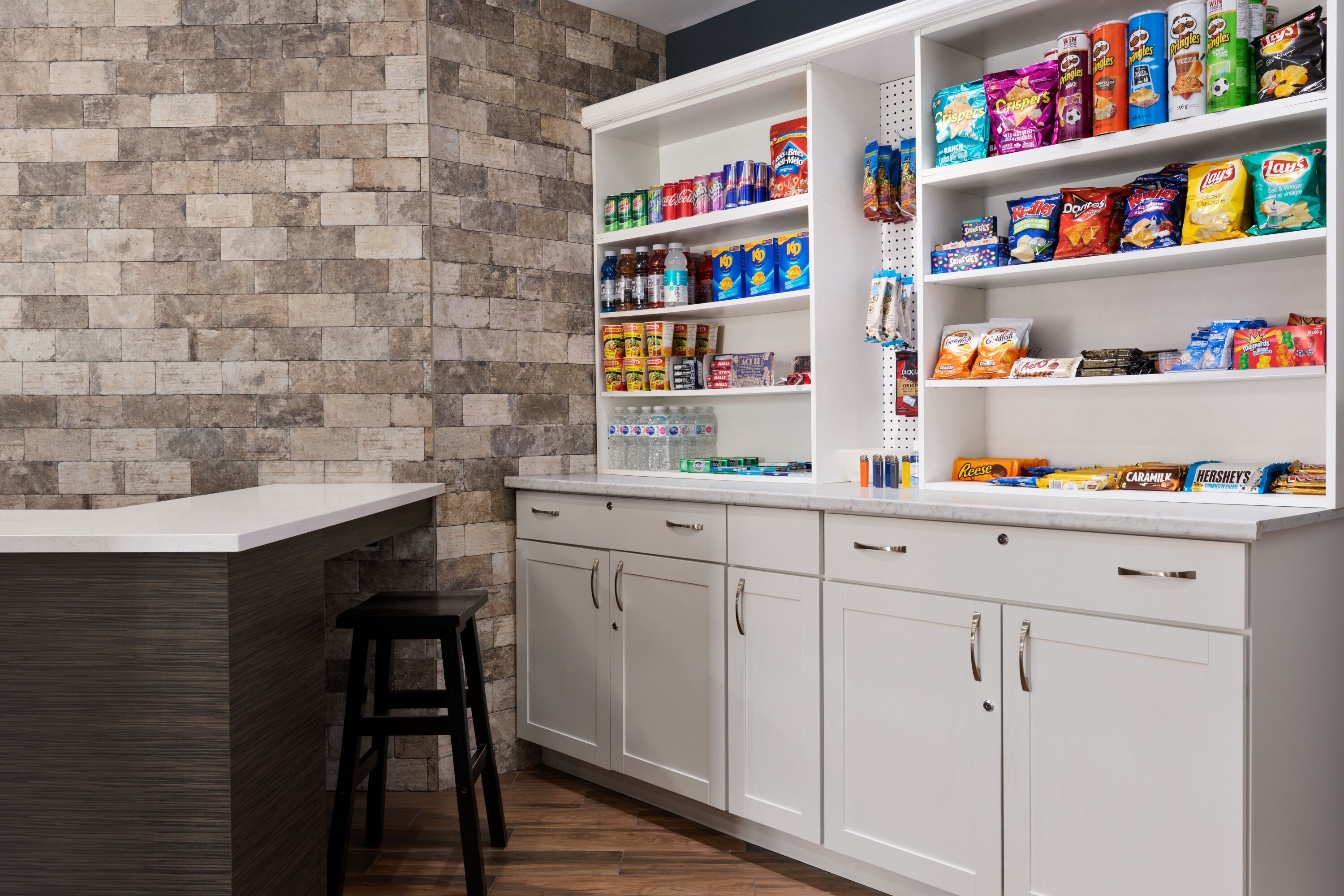 Gift shop at Days Inn by Wyndham Sarnia Harbourfront in Sarnia, Ontario