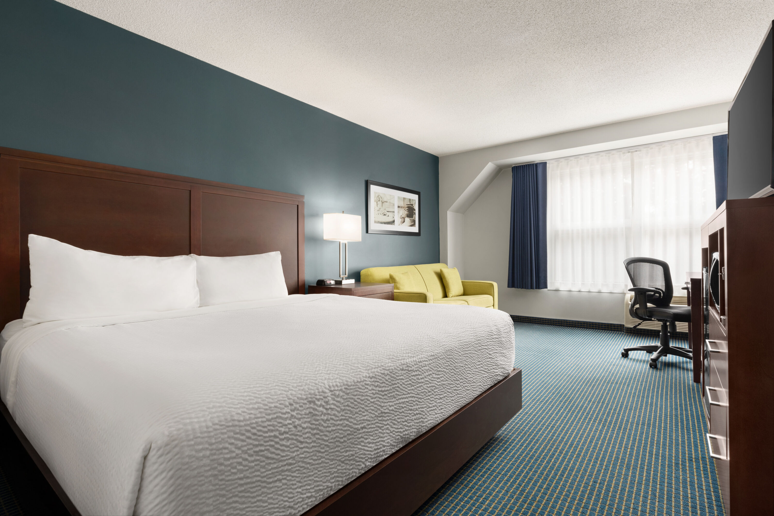 Guest room at the Days Inn by Wyndham Sarnia Harbourfront in Sarnia, Ontario