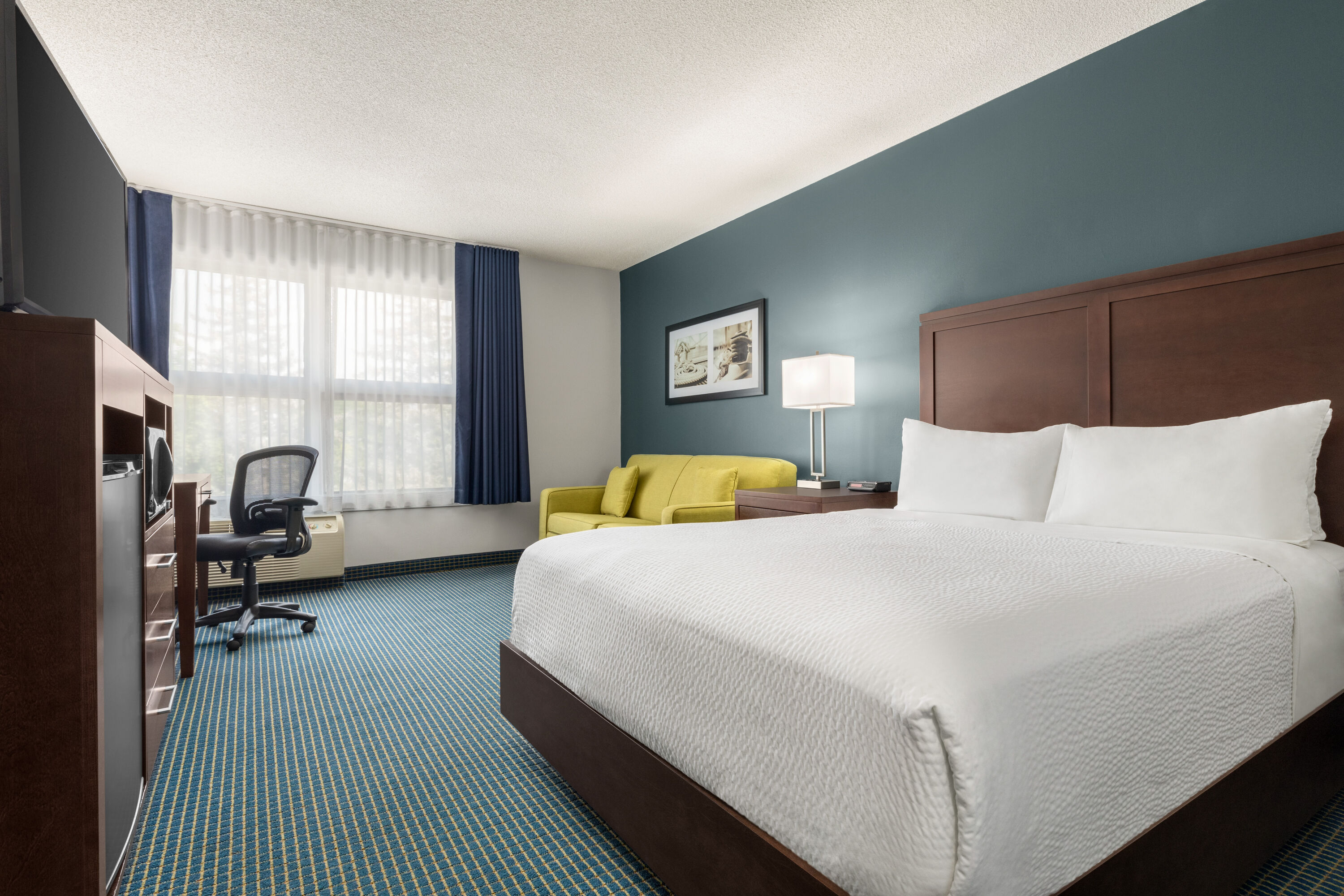 Guest room at the Days Inn by Wyndham Sarnia Harbourfront in Sarnia, Ontario