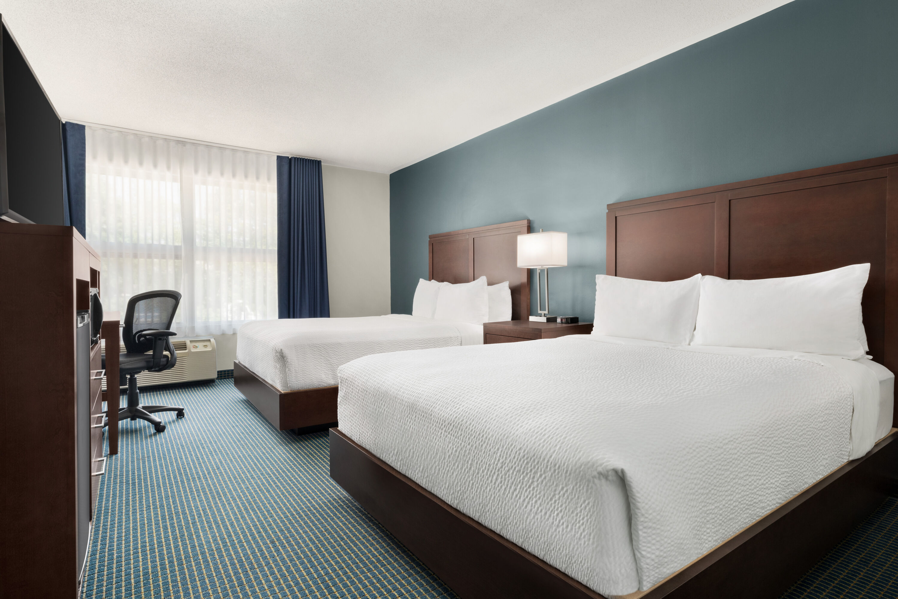 Guest room at the Days Inn by Wyndham Sarnia Harbourfront in Sarnia, Ontario