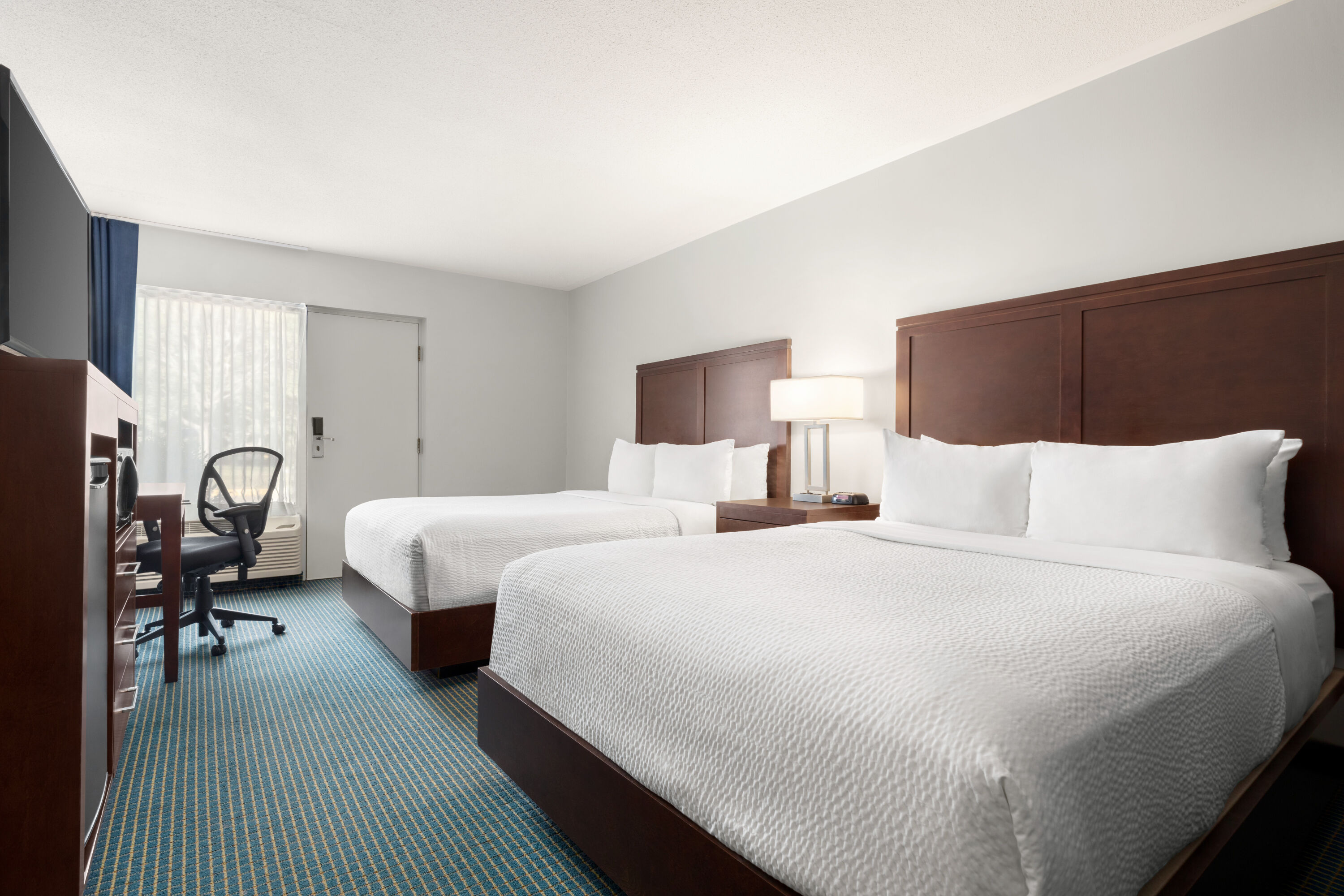 Guest room at the Days Inn by Wyndham Sarnia Harbourfront in Sarnia, Ontario