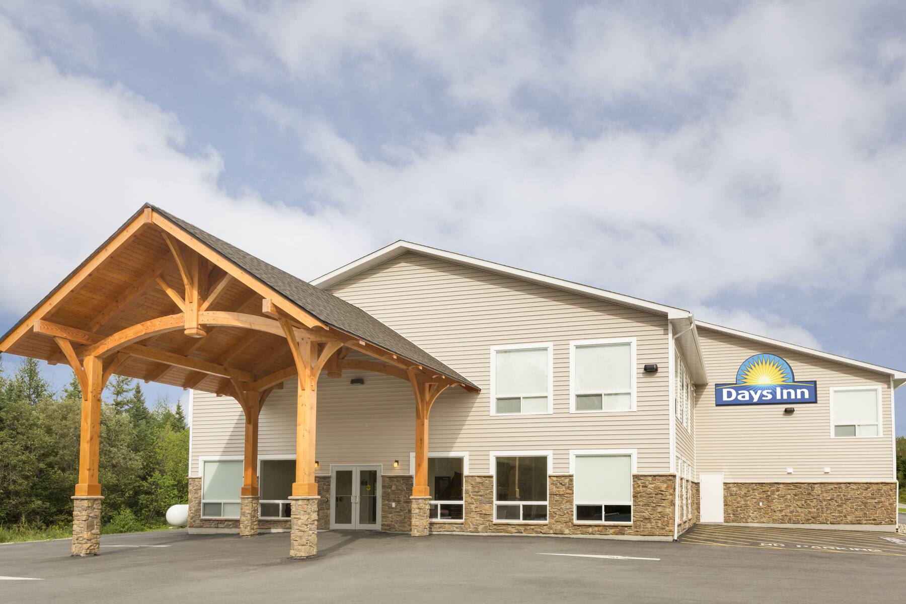 Exterior of Days Inn Sioux Lookout hotel in Sioux Lookout, Ontario Exterior of Days Inn Sioux Lookout hotel in Sioux Lookout, Ontario