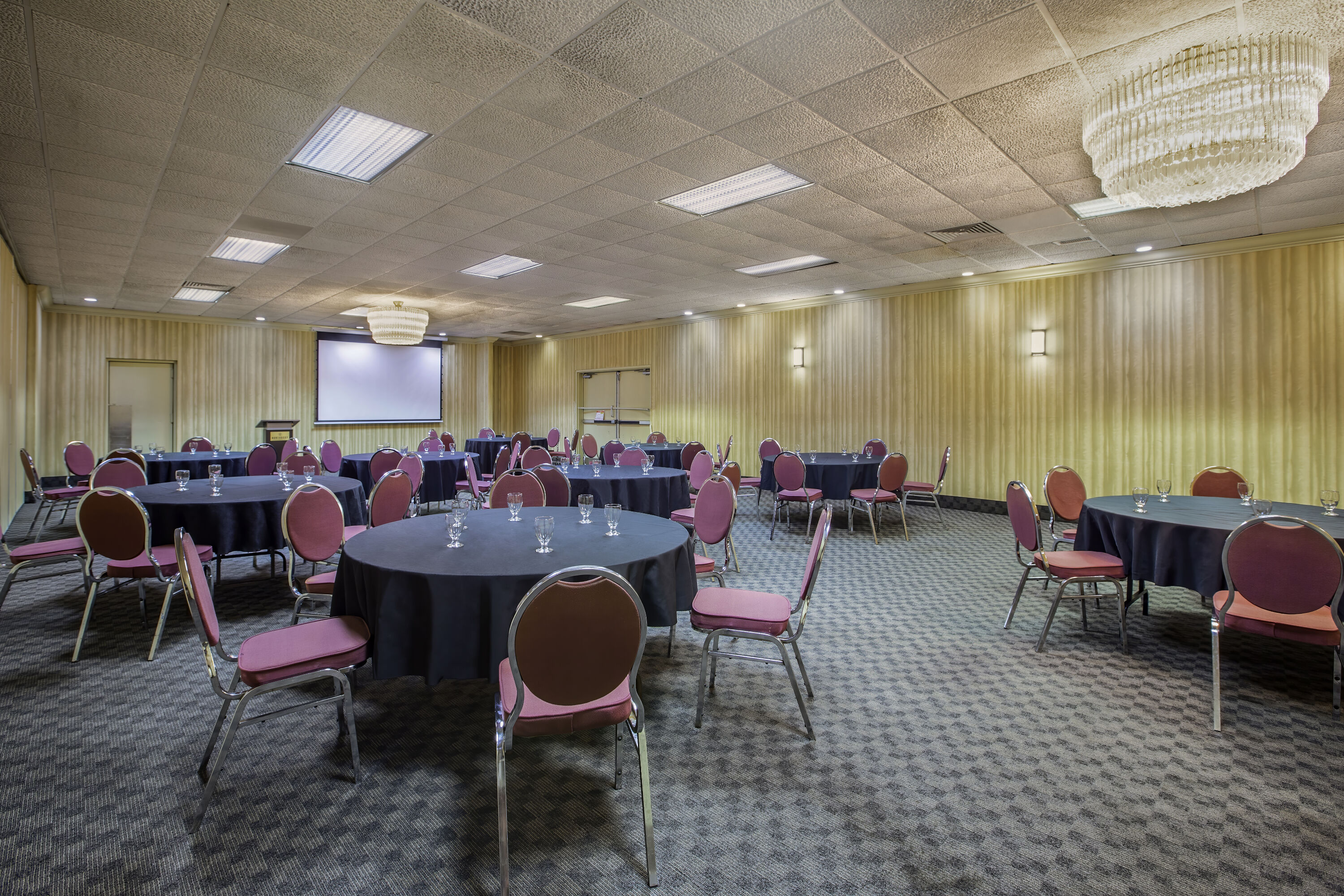 Days Inn by Wyndham Sudbury & Conference Centre ballroom banquet rounds in Sudbury, Ontario