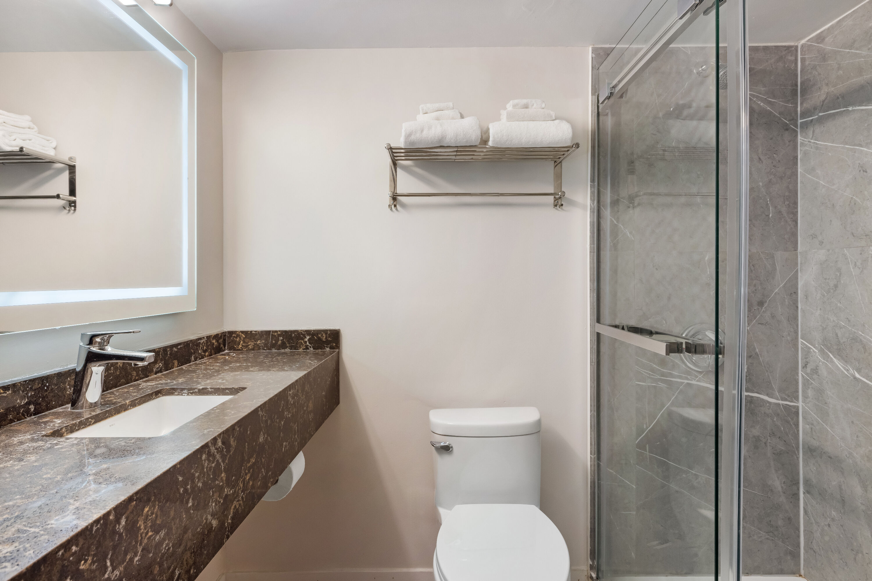 Guest room bath at the Days Inn by Wyndham Sudbury & Conference Centre in Sudbury, Ontario