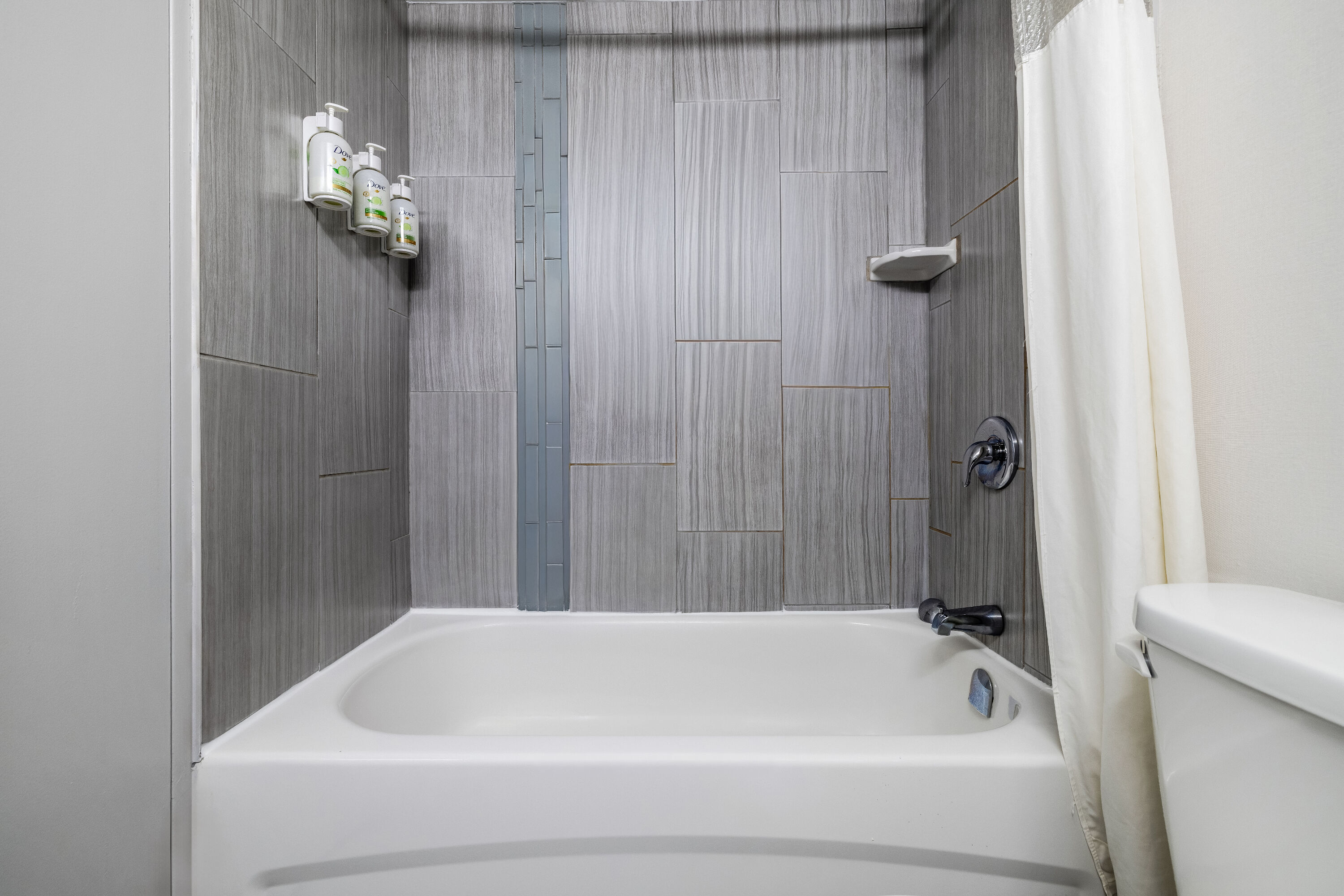 Guest room bath at the Days Inn by Wyndham Sudbury & Conference Centre in Sudbury, Ontario
