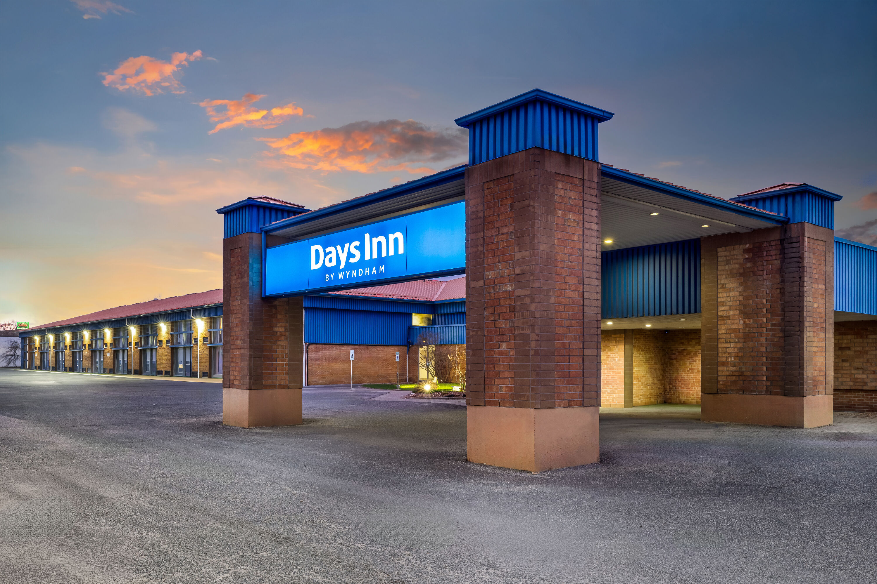 Exterior Dusk Image of Days Inn by Wyndham Sudbury & Conference Centre hotel in Sudbury, Ontario