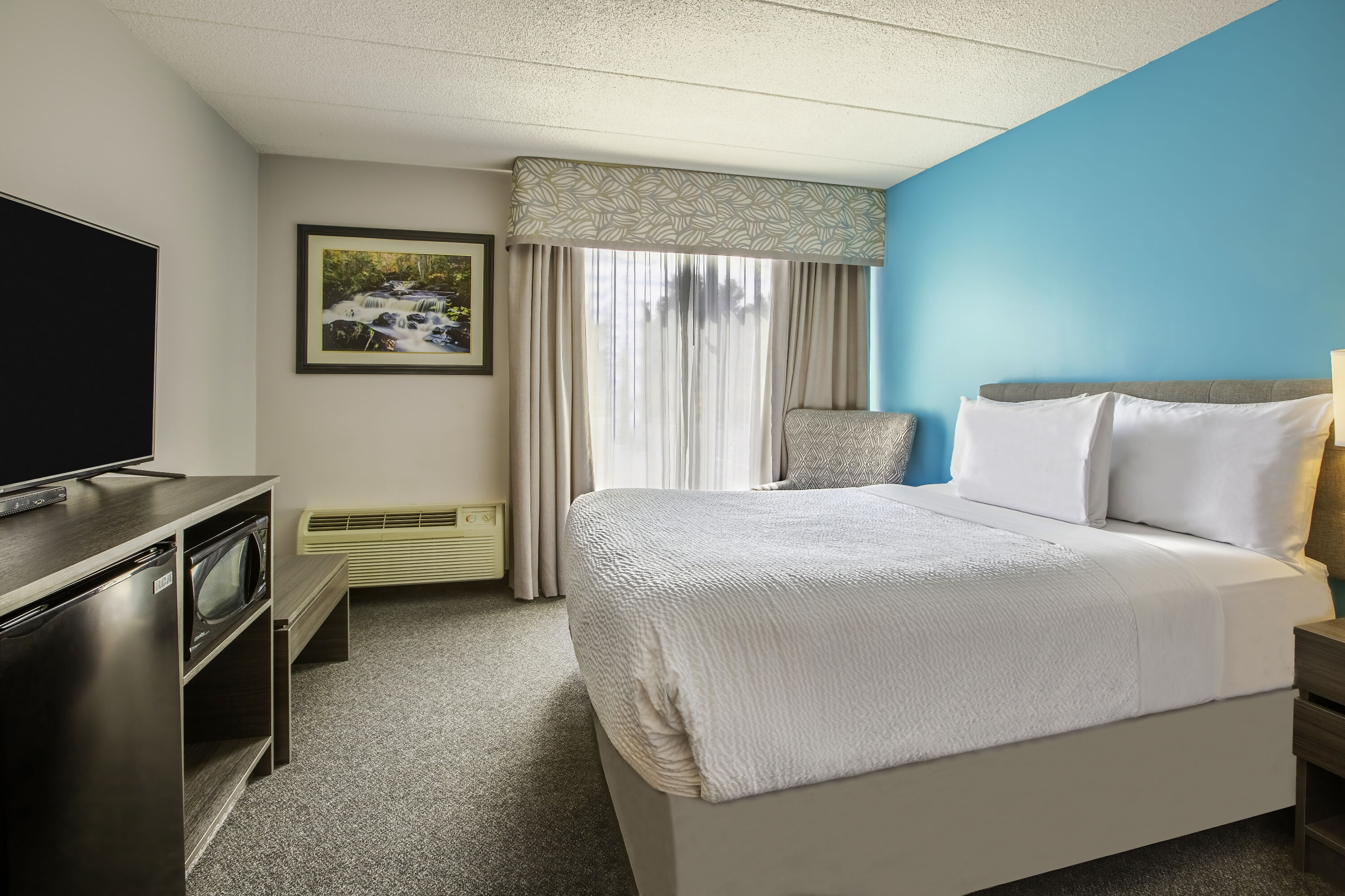 Guest room at the Days Inn by Wyndham Sudbury & Conference Centre in Sudbury, Ontario