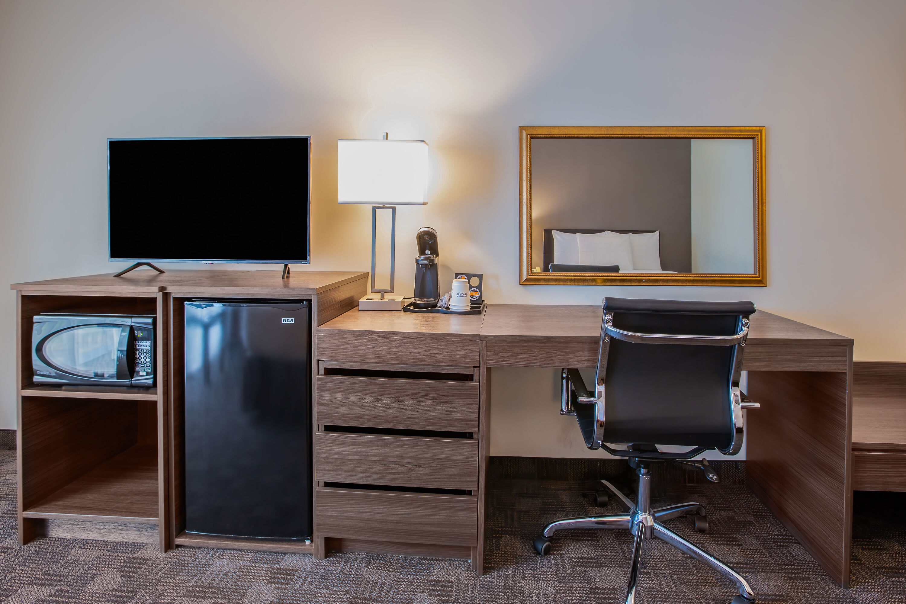 Double bed guest room at the Days Inn by Wyndham Sudbury & Conference Centre in Sudbury, Ontario