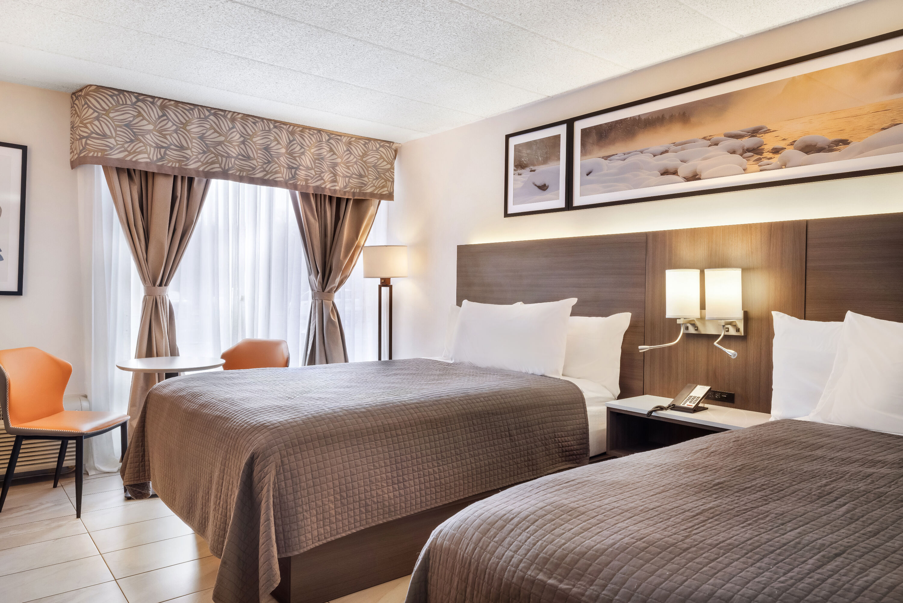 Queen bed guest room at the Days Inn by Wyndham Sudbury & Conference Centre in Sudbury, Ontario