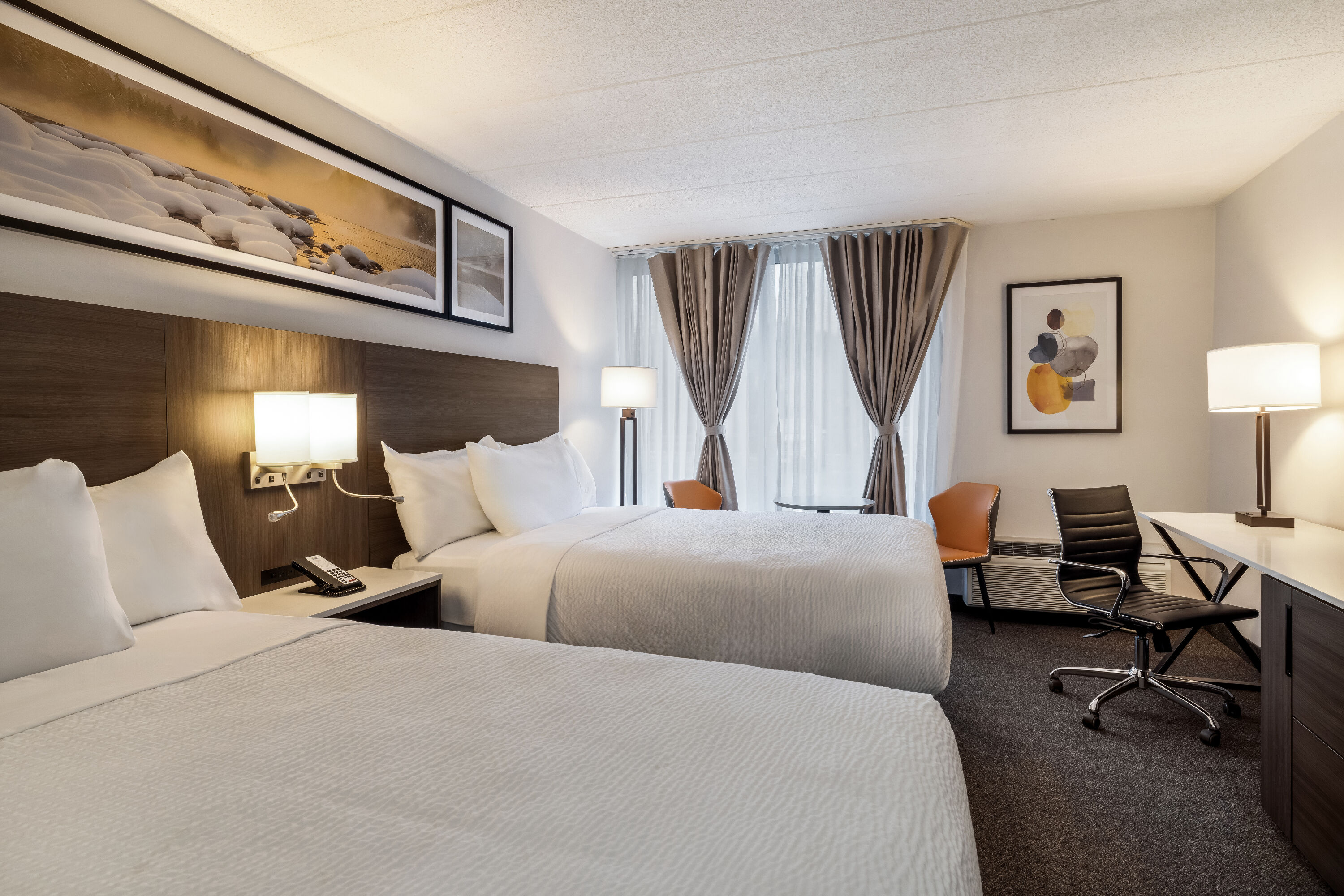 Queen bed guest room at the Days Inn by Wyndham Sudbury & Conference Centre in Sudbury, Ontario