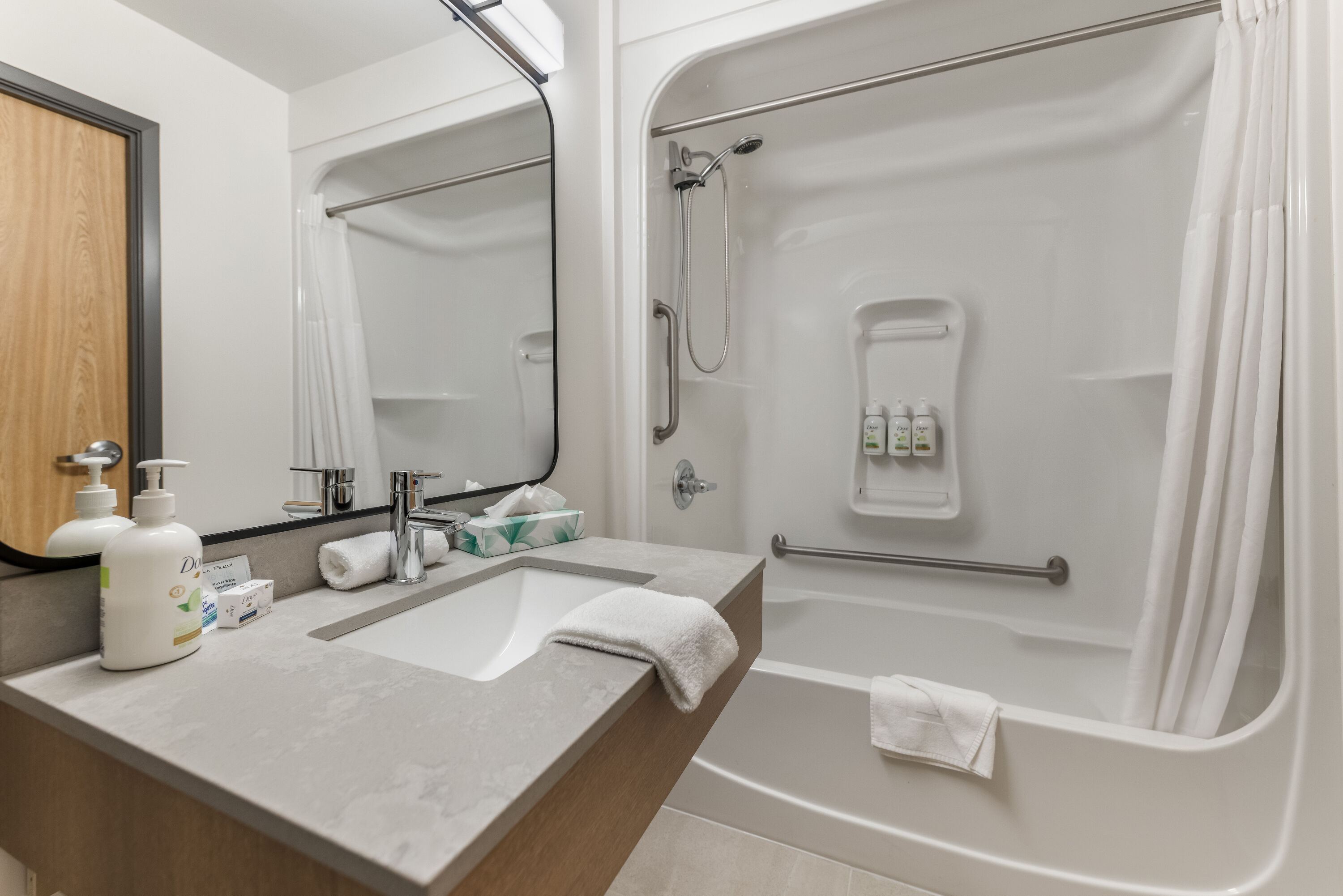 Guest room bath at the Days Inn & Suites by Wyndham Thunder Bay in Thunder Bay, Ontario