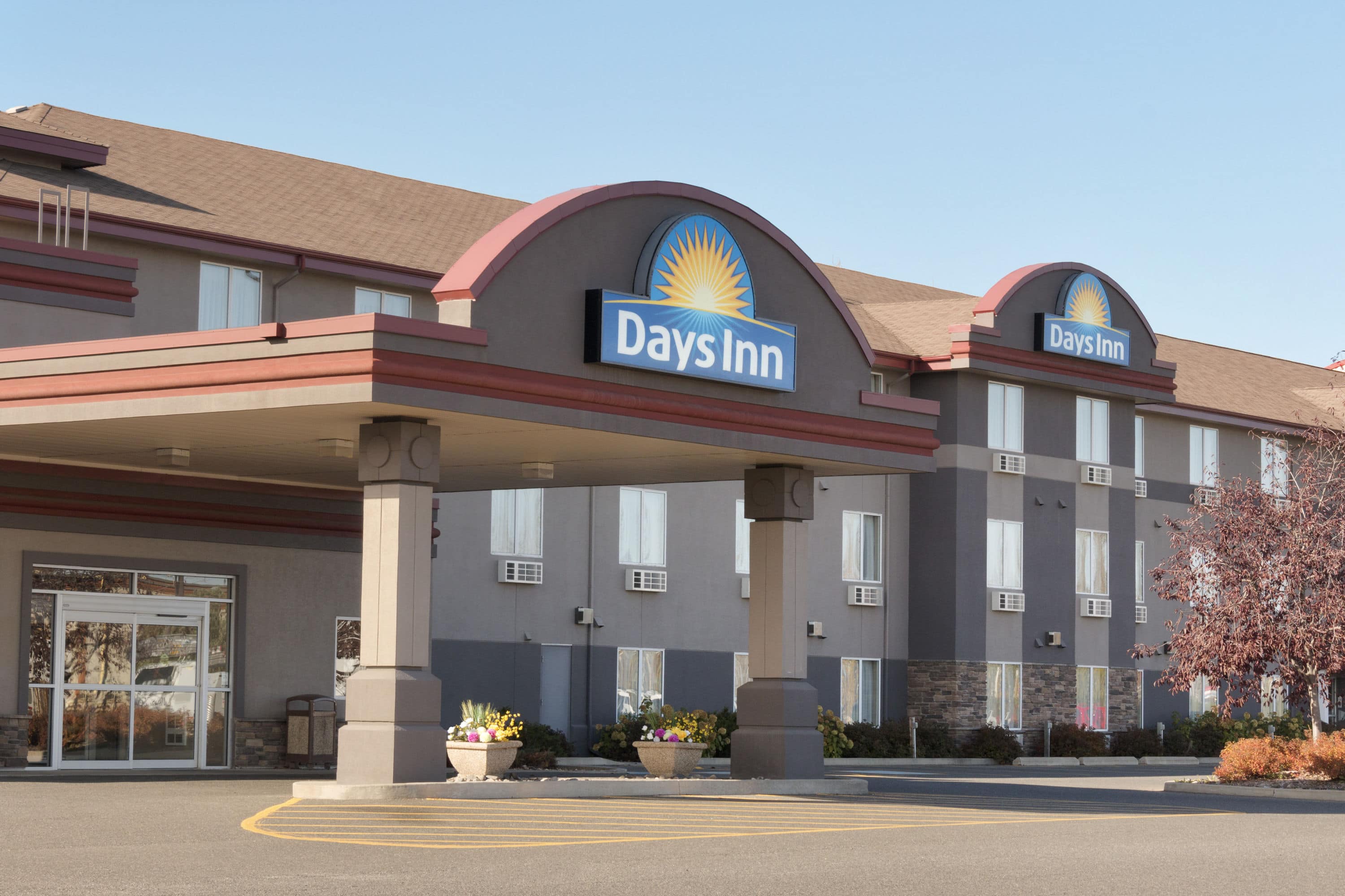 Days Inn & Suites by Wyndham Thunder Bay Thunder Bay, ON Hotels