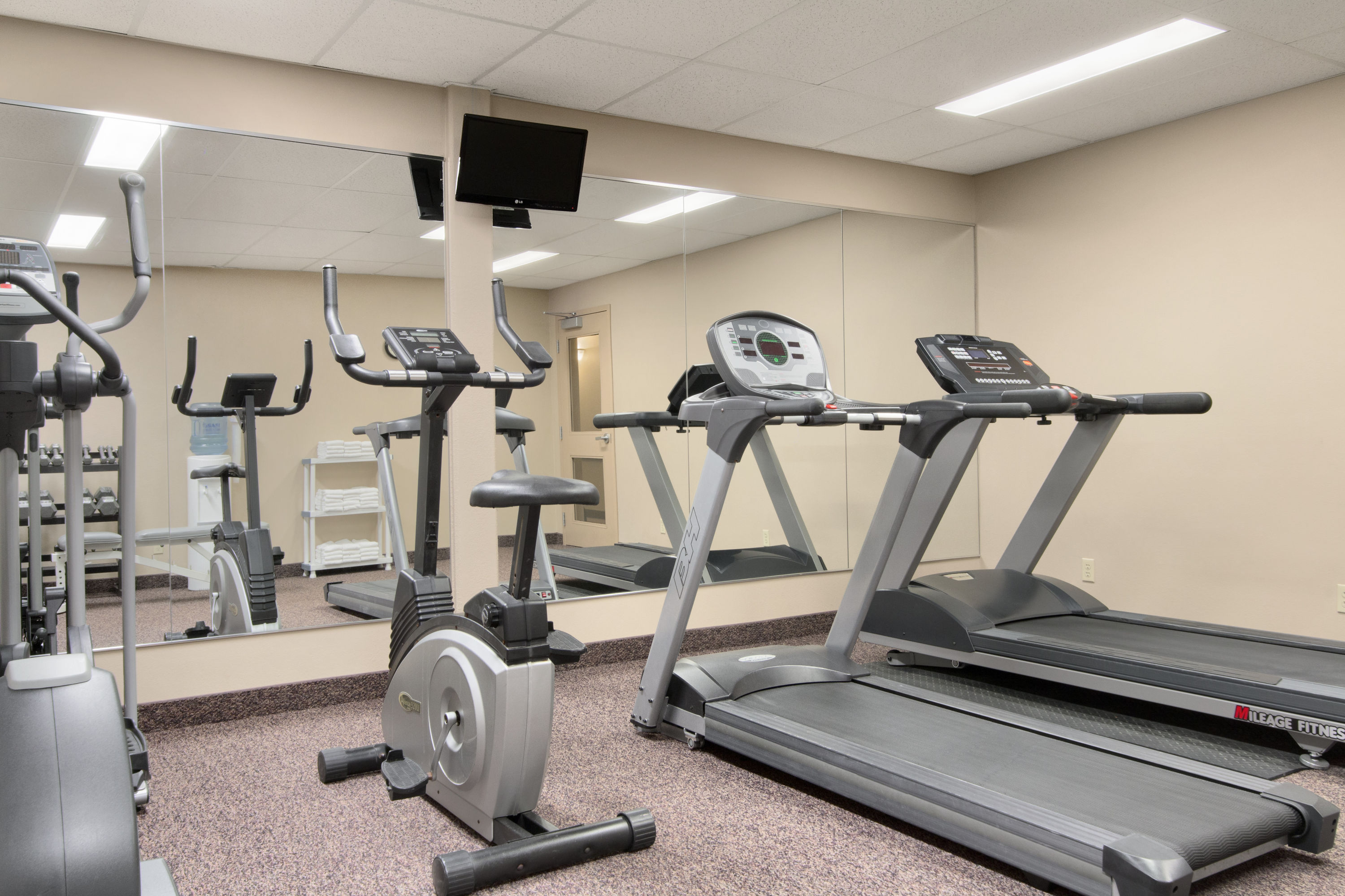 Health club at Days Inn & Suites by Wyndham Thunder Bay in Thunder Bay, Ontario