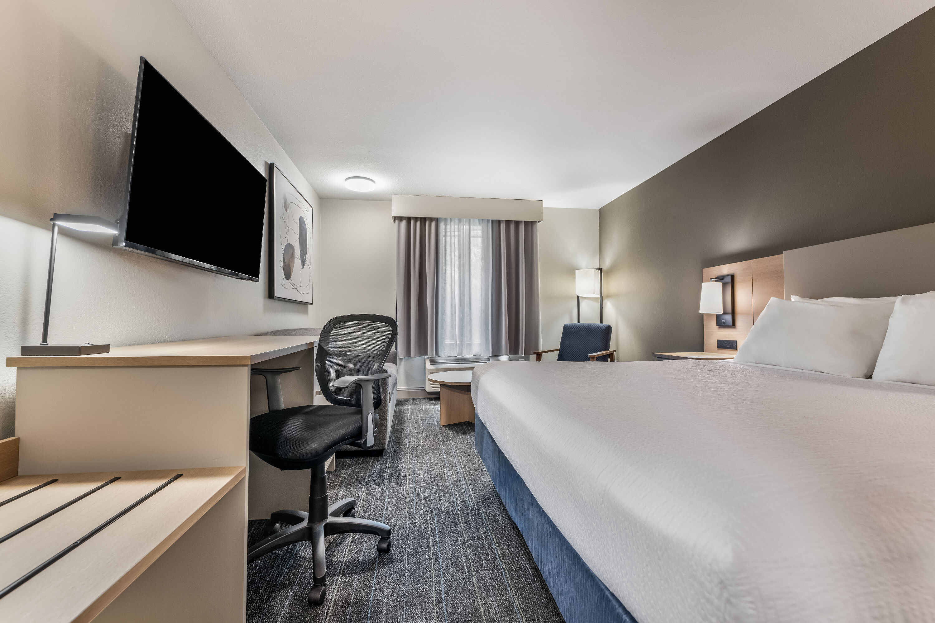 King bed guest room at the Days Inn & Suites by Wyndham Thunder Bay in Thunder Bay, Ontario