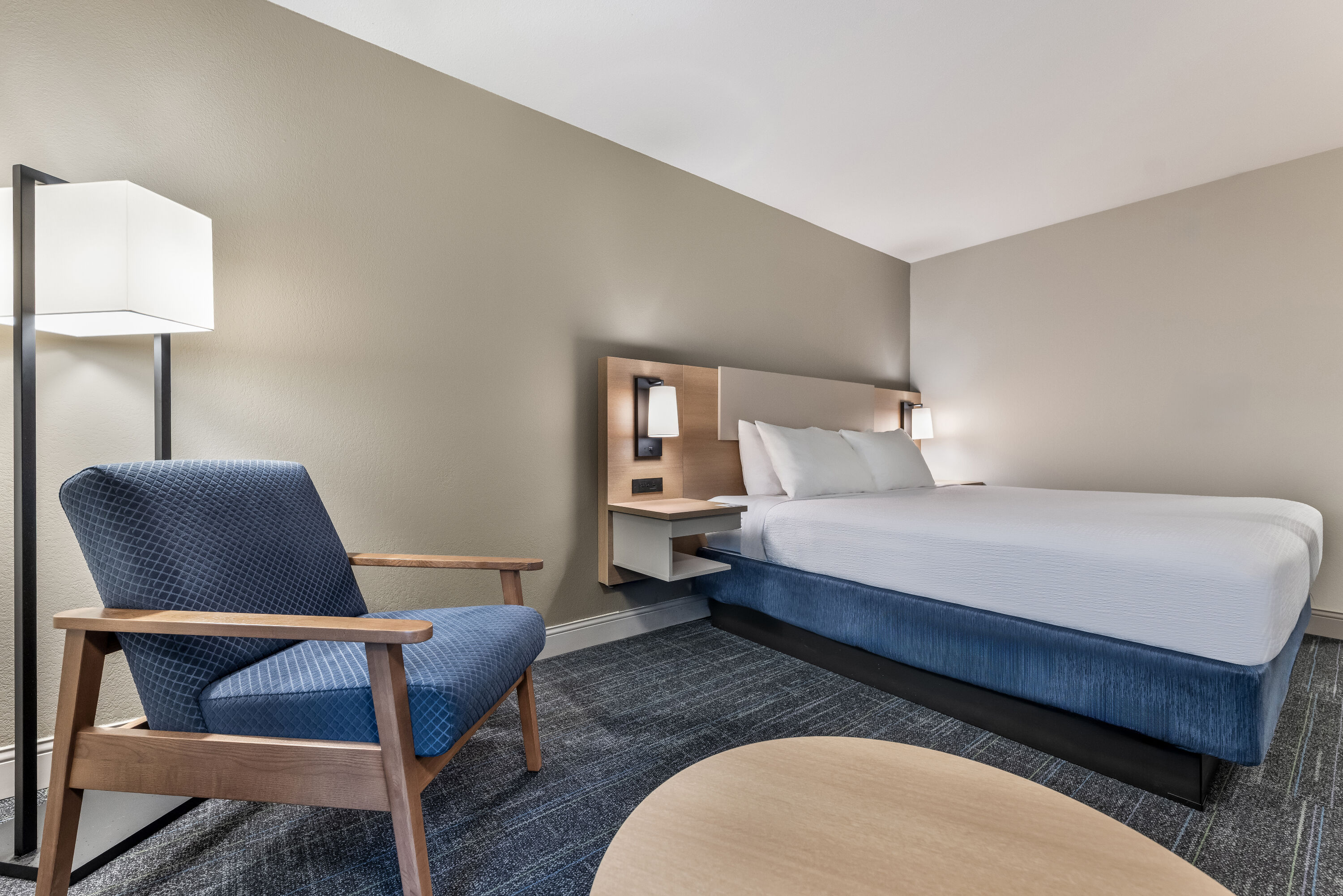King bed guest room at the Days Inn & Suites by Wyndham Thunder Bay in Thunder Bay, Ontario
