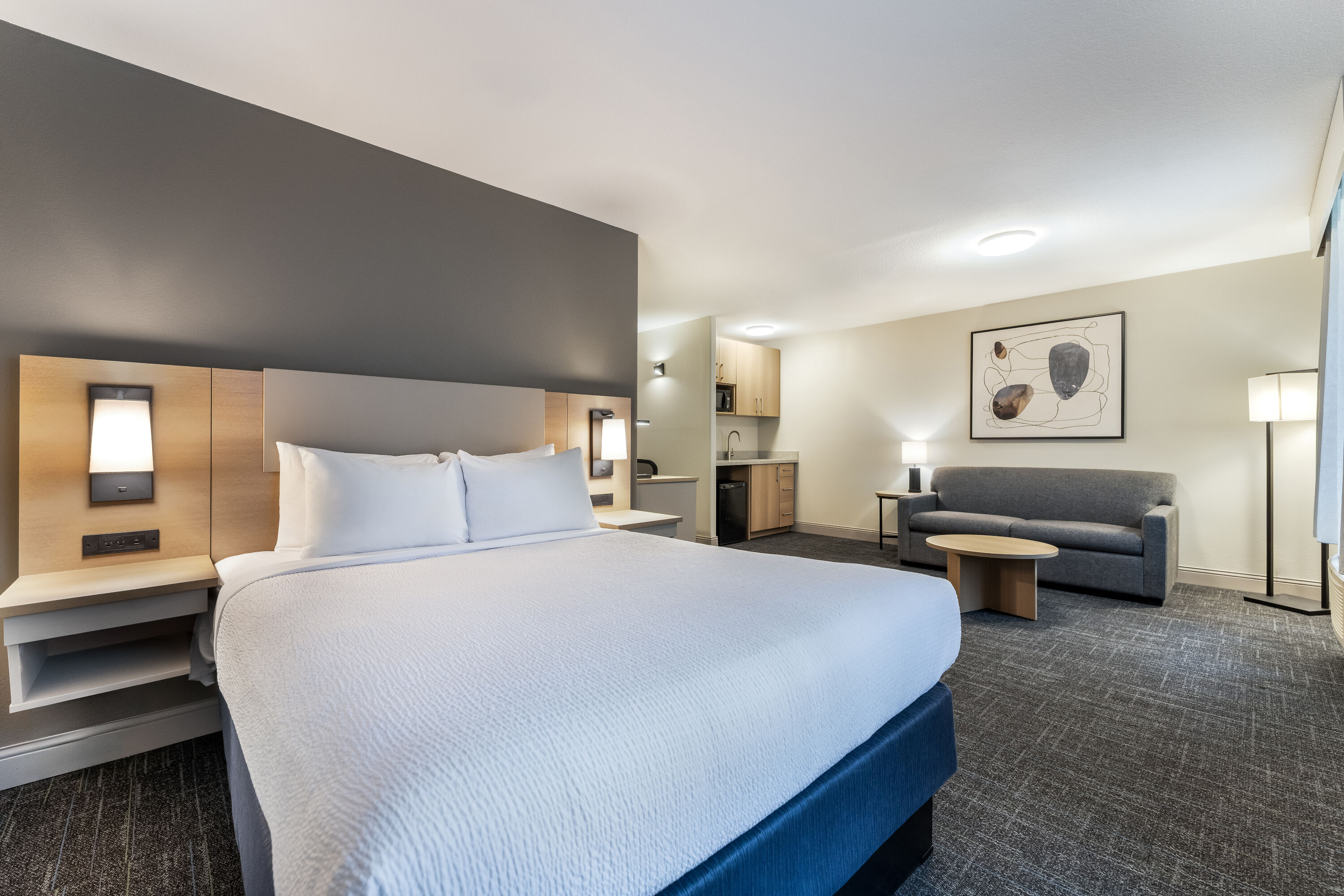 Days Inn & Suites by Wyndham Thunder Bay suite in Thunder Bay, Ontario