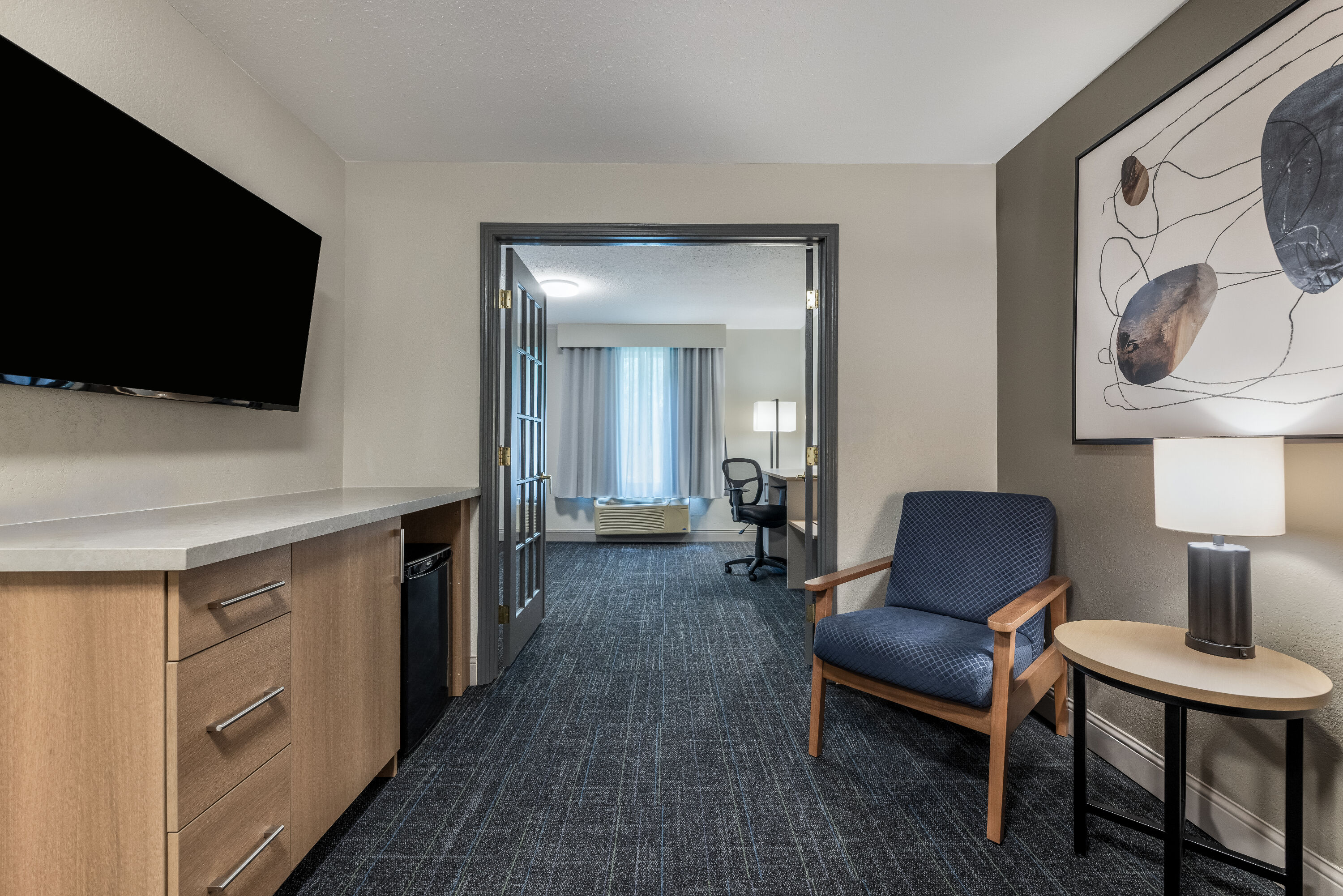 Days Inn & Suites by Wyndham Thunder Bay suite in Thunder Bay, Ontario