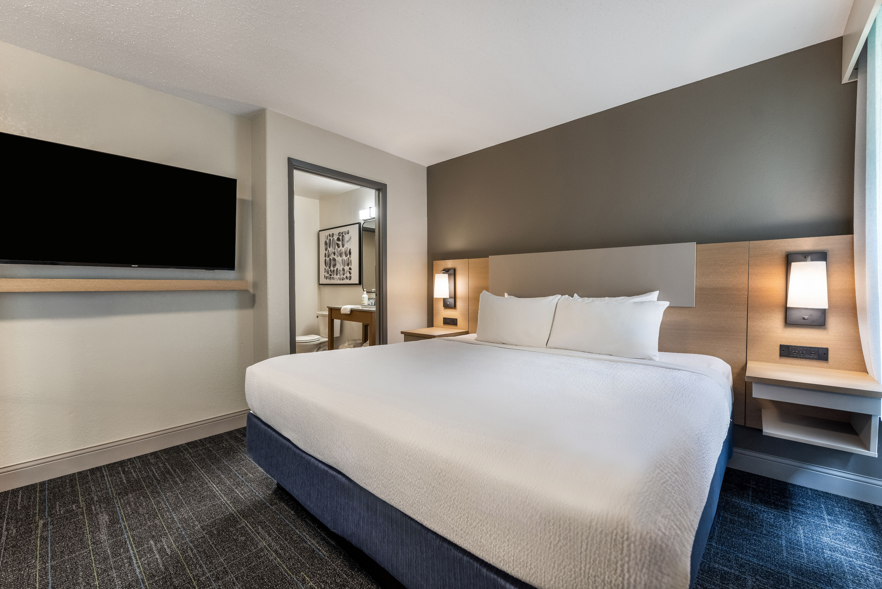 Days Inn & Suites by Wyndham Thunder Bay suite in Thunder Bay, Ontario