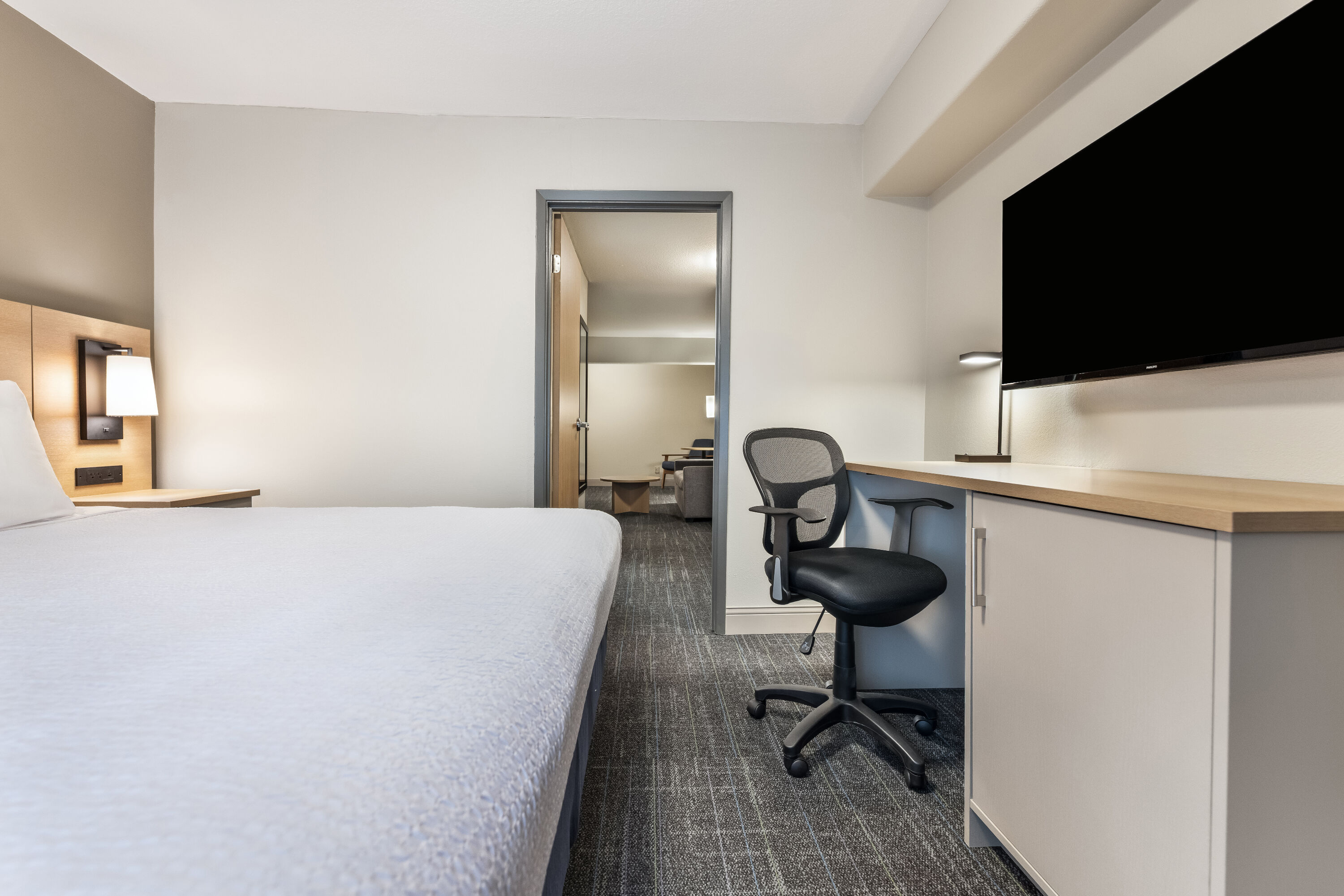 Days Inn & Suites by Wyndham Thunder Bay suite in Thunder Bay, Ontario