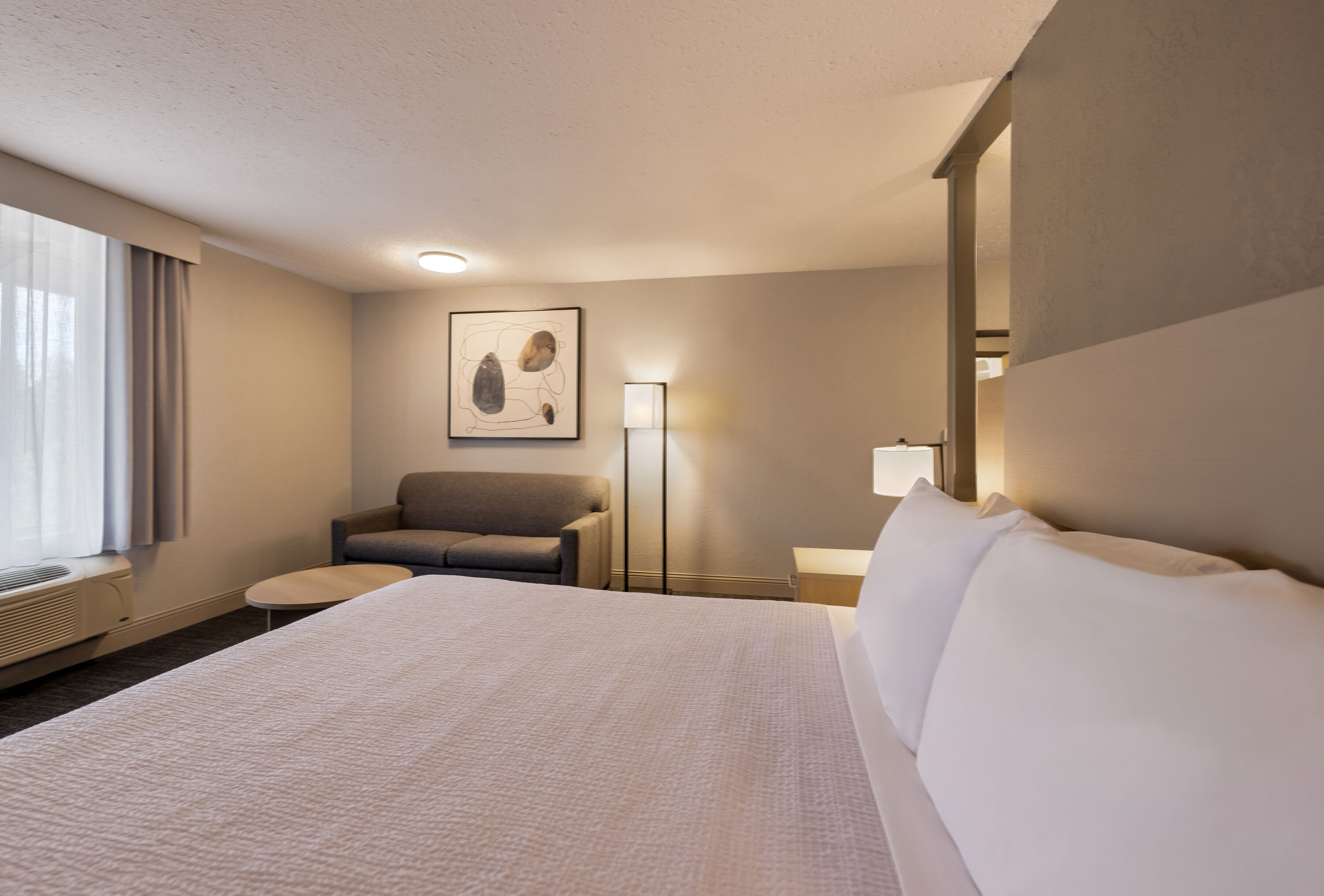 King bed guest room at the Days Inn by Wyndham Thunder Bay North in Thunder Bay, Ontario