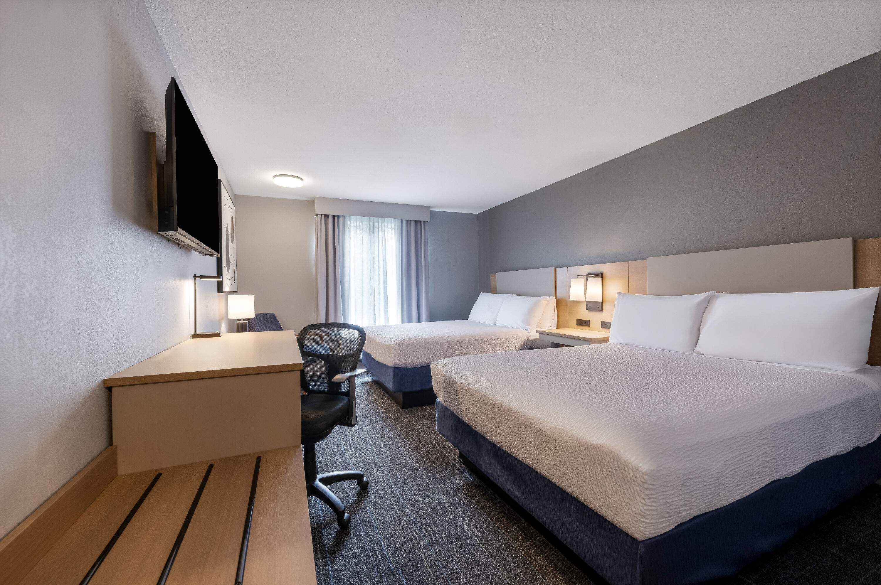 Queen bed guest room at the Days Inn by Wyndham Thunder Bay North in Thunder Bay, Ontario