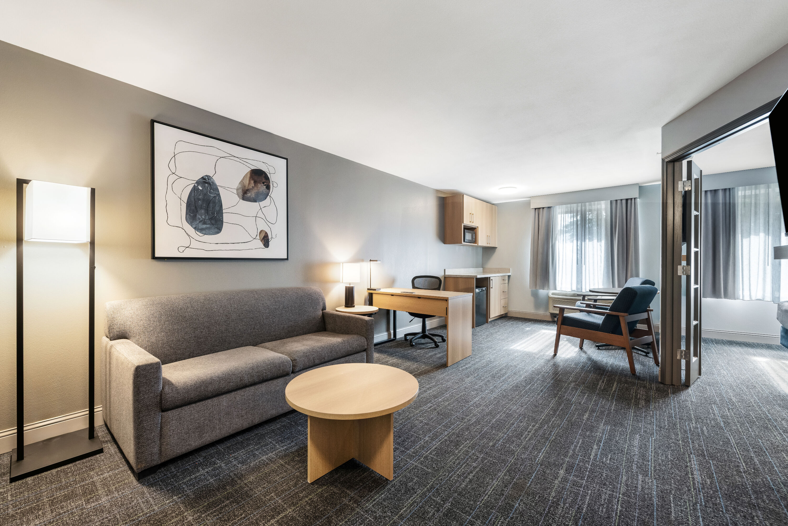 Days Inn by Wyndham Thunder Bay North suite in Thunder Bay, Ontario