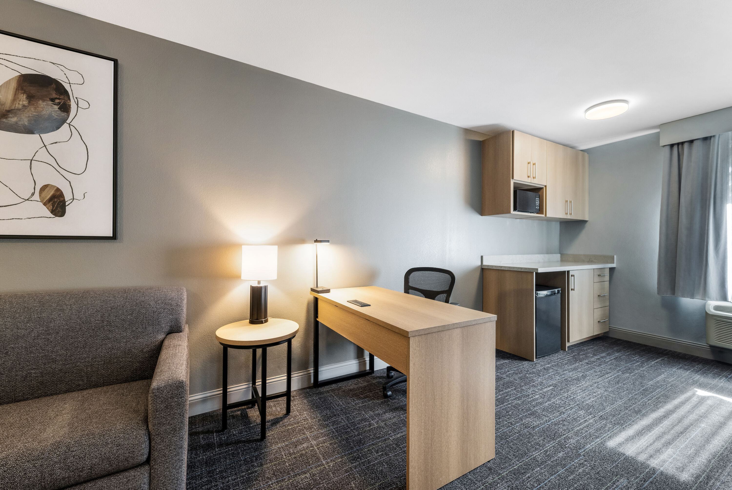Days Inn by Wyndham Thunder Bay North suite in Thunder Bay, Ontario
