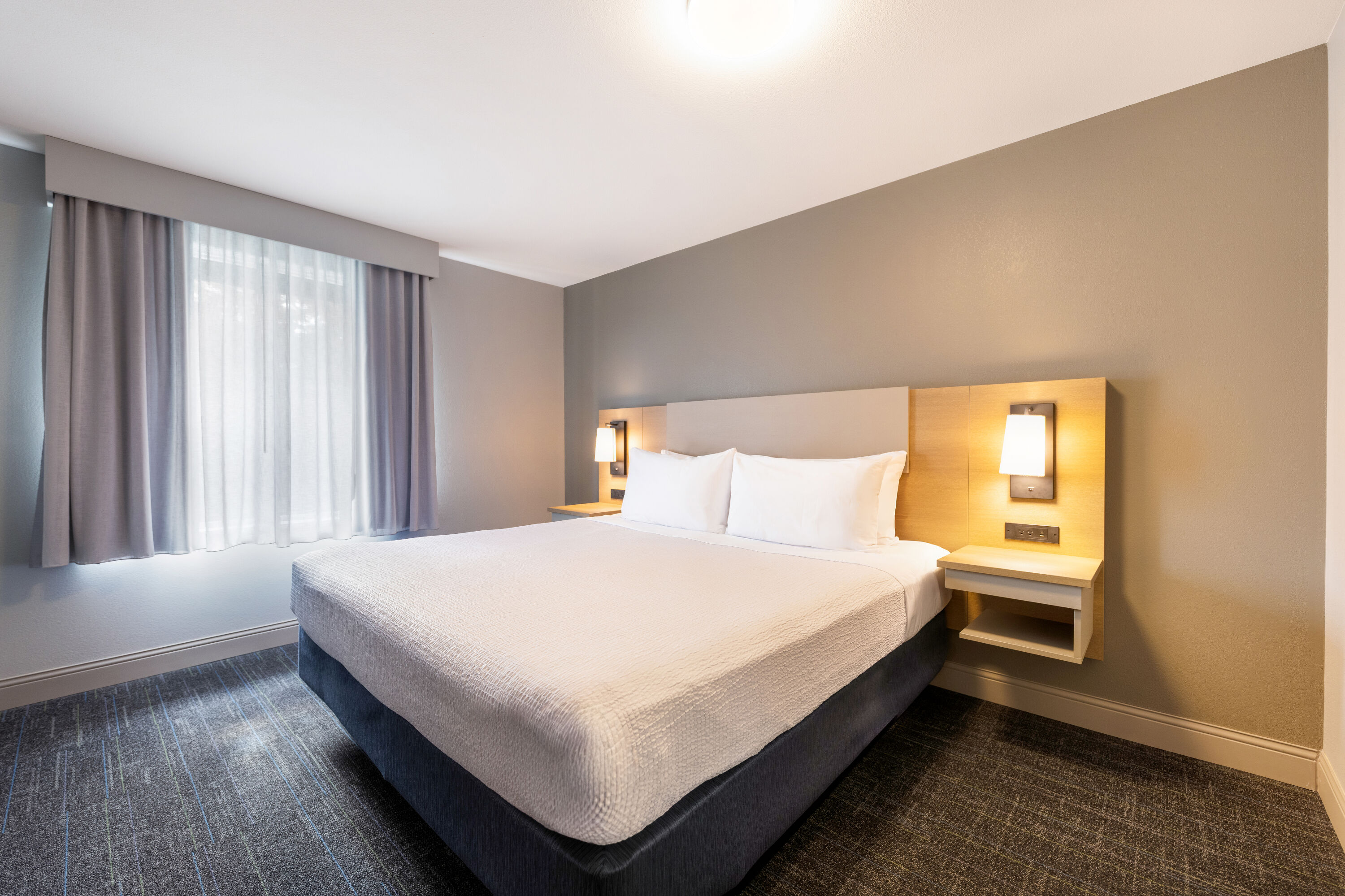 Days Inn by Wyndham Thunder Bay North suite in Thunder Bay, Ontario